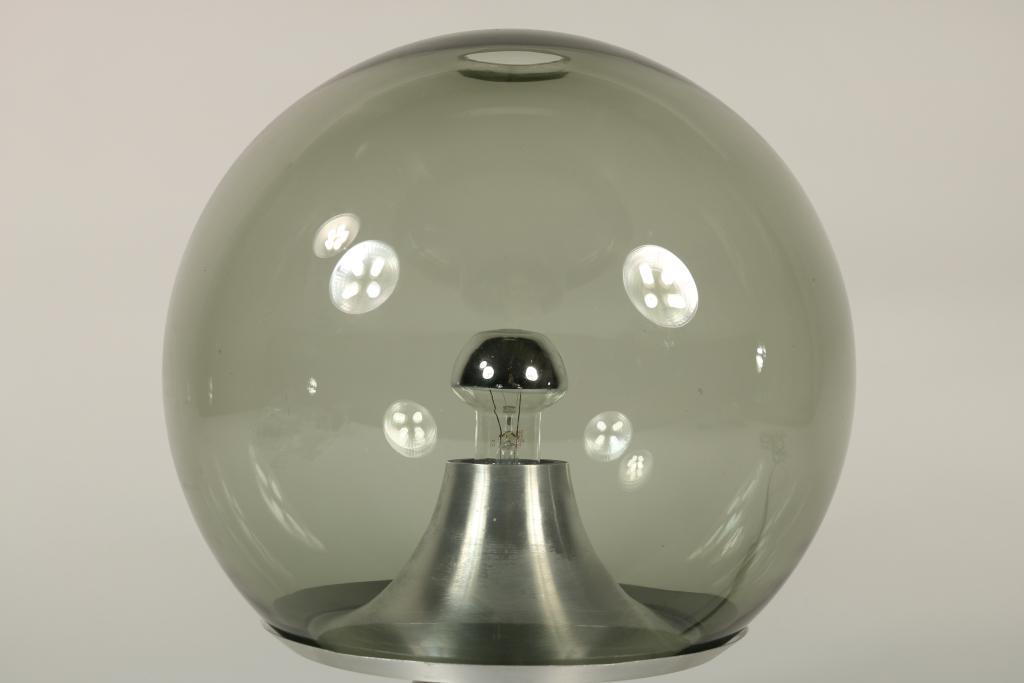 Design tafellamp, "droomeiland" op aluminium voet met glasbol, Raak Amsterdam 60-er jaren, h. 40 - Image 2 of 3