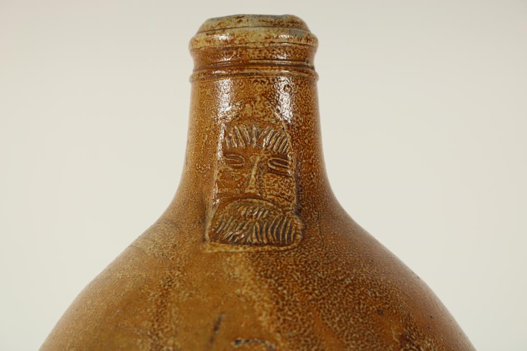 Stoneware bellarmine (beardman) jug, Frechen 18th century, h. 41 cm.Steengoed baardman kruik, - Image 4 of 5