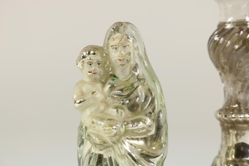 Lot van zilverglazen kandelaar en Maria sculptuur, ca. 1800 (div. kwal.) - Image 2 of 3