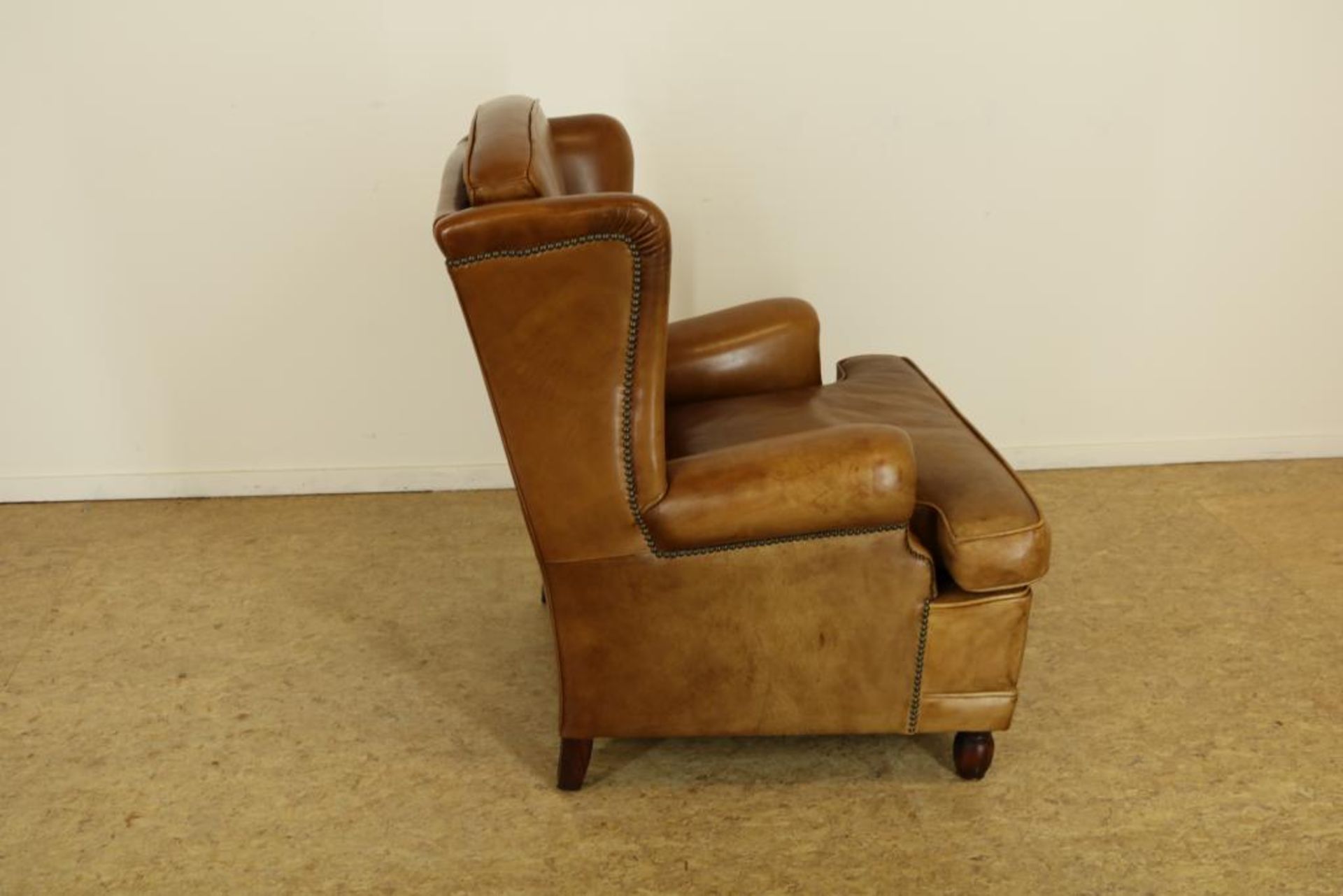 Chair with brown leatherOorfauteuil bekleed met bruin leer - Bild 3 aus 4