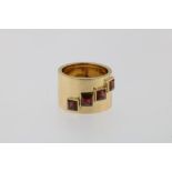 A rose gold ring set with four garnets, Binder, 585/000, gross w. 9.3gr, seize 16.5.Een roségouden