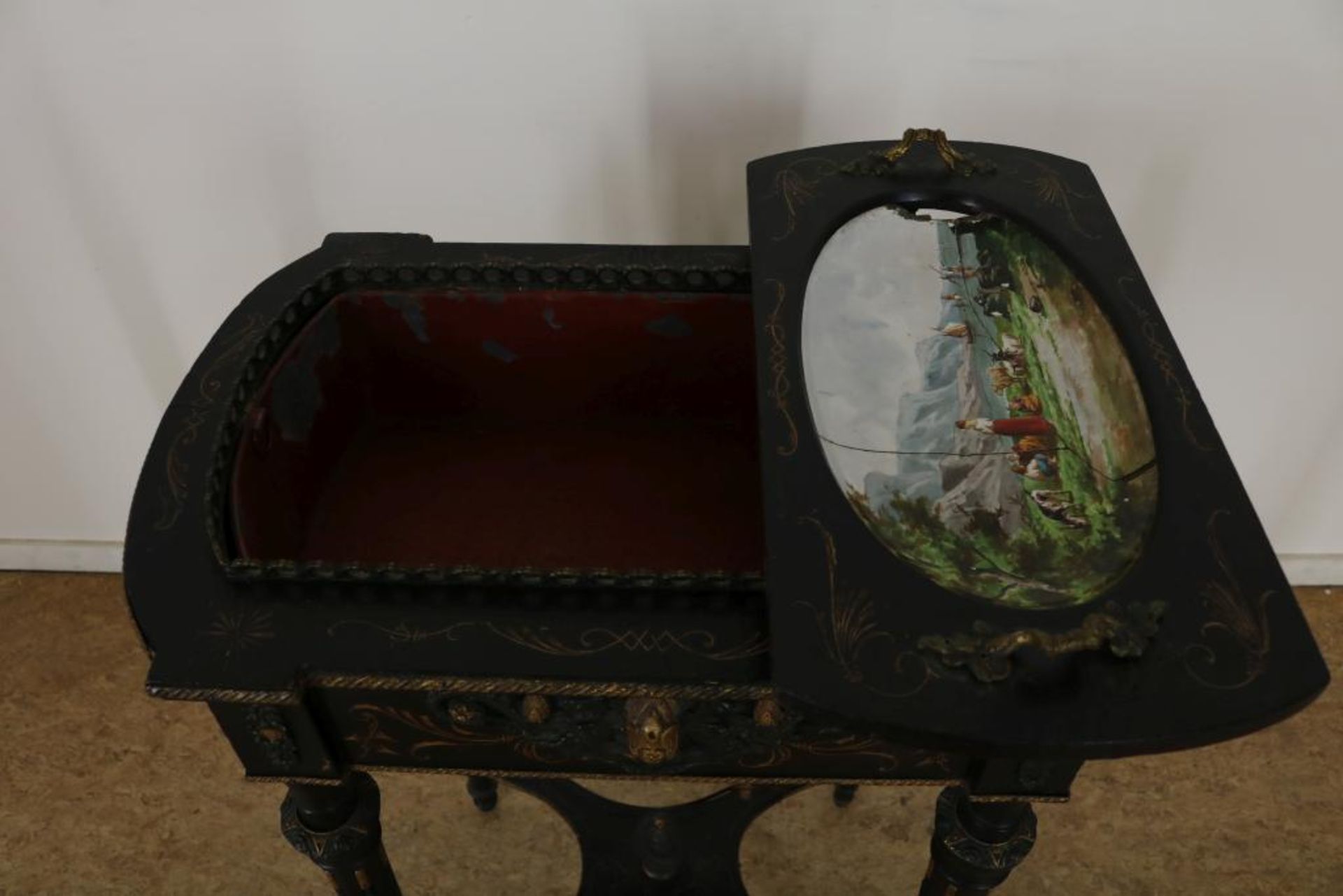 Napoleon III Planter Jardiniere table with porcelain lid (porcelain broken), 19th century.Zwartlak - Bild 4 aus 7