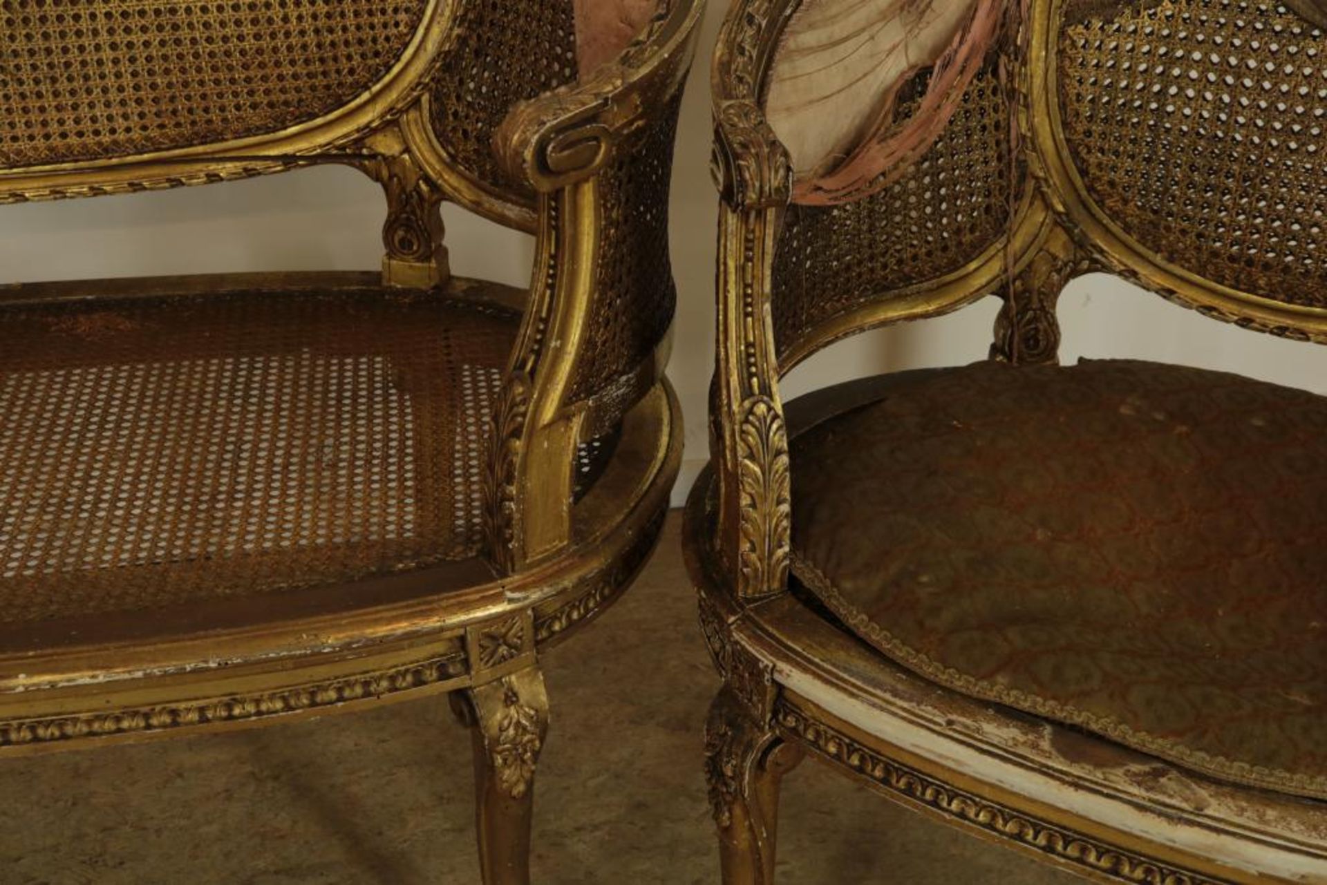 3-delen goudlak houten gestoken Louis XVI salongarnituur versierd met bloemmotieven, met rotan - Bild 4 aus 5