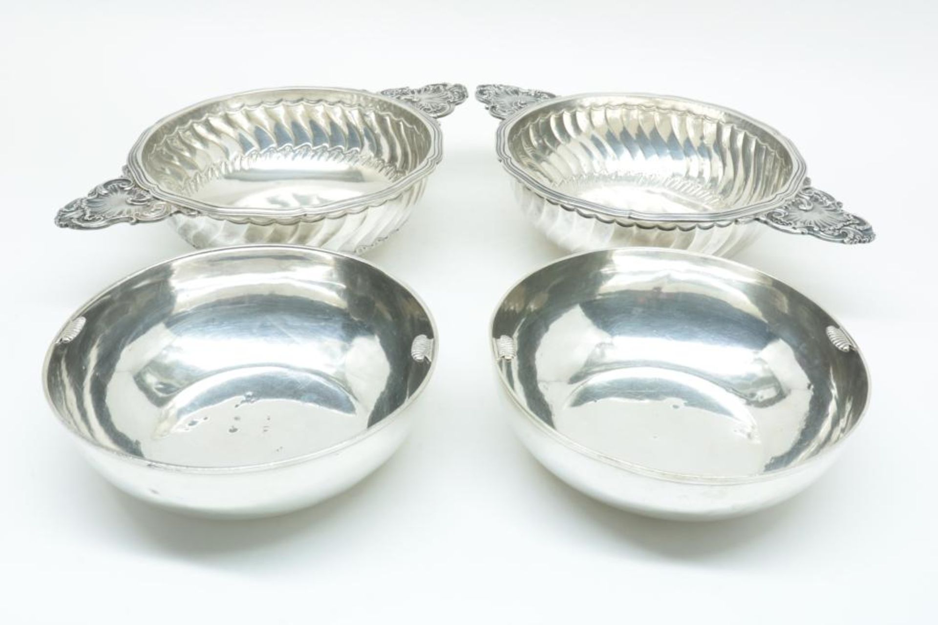 Twee zilveren dekselschalen met losse binnenbakken en verschillen dekselknoppen, Neo-Rococo, mt - Bild 3 aus 11