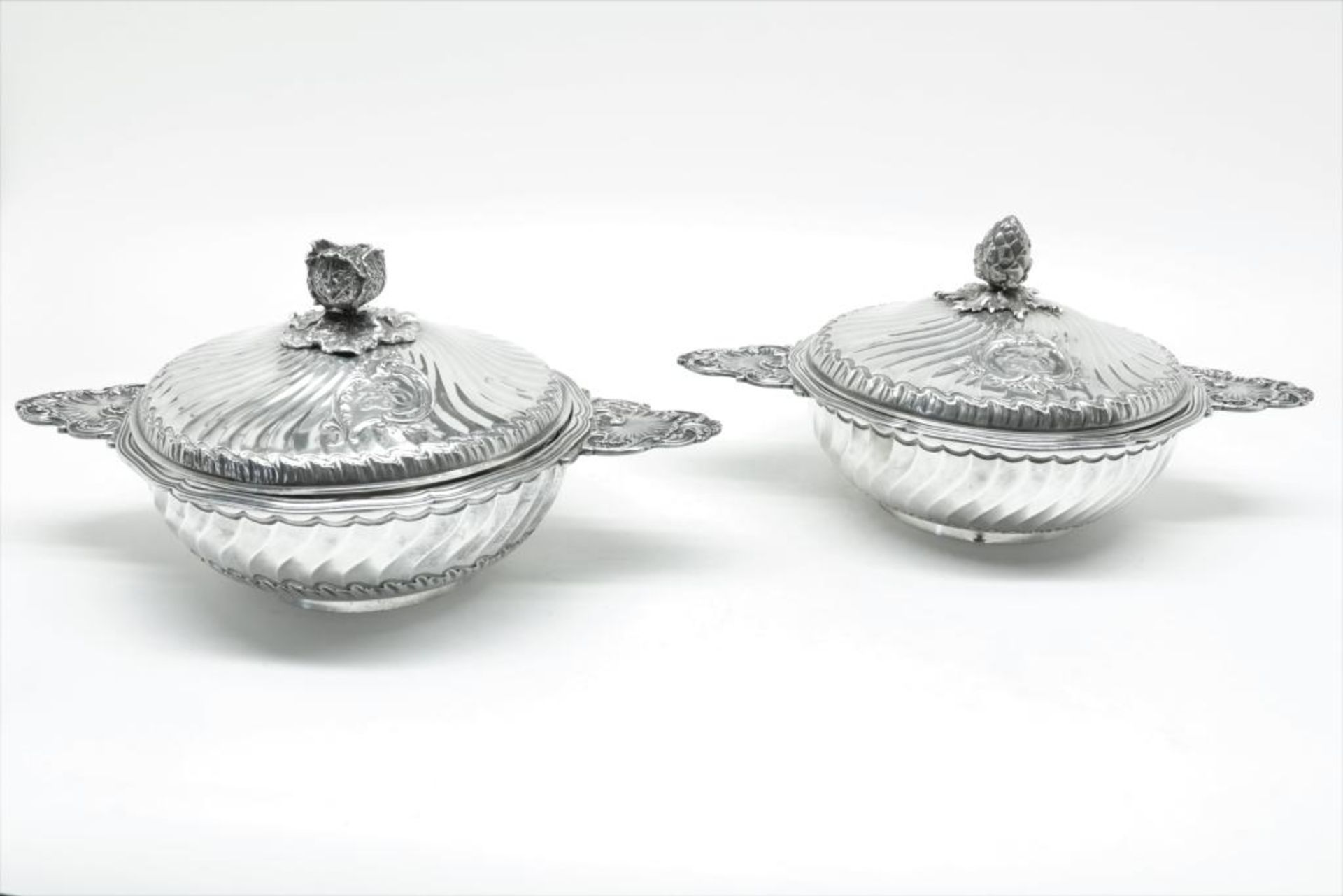Twee zilveren dekselschalen met losse binnenbakken en verschillen dekselknoppen, Neo-Rococo, mt - Bild 11 aus 11