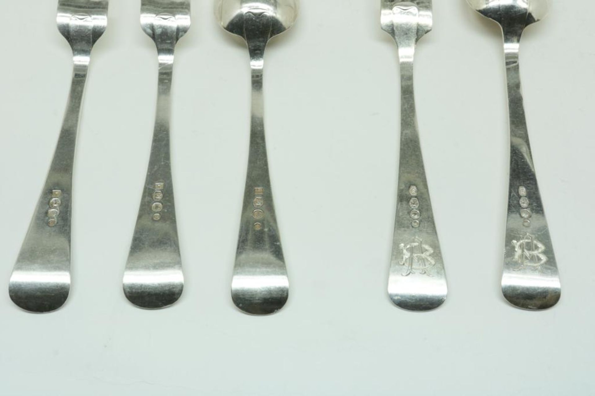 16 zilveren lunchcouverts en 1 extra vork, Haags lofje met hart filet en monogram, mt Gerritsen en - Bild 4 aus 4
