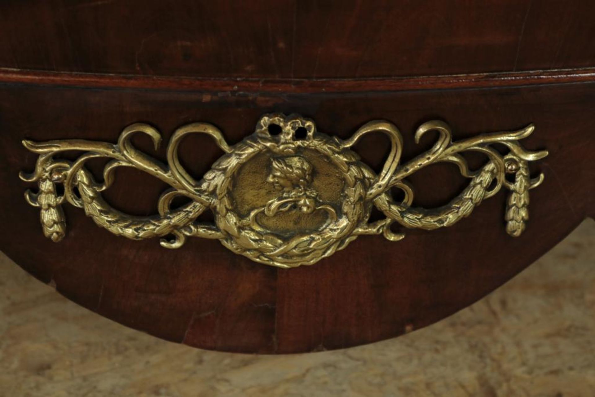 Mahonie Louis XV topbureau met 3 laden en opstand, ca. 1750, gemerkt JG rechts bovenste lade, h. - Bild 6 aus 7