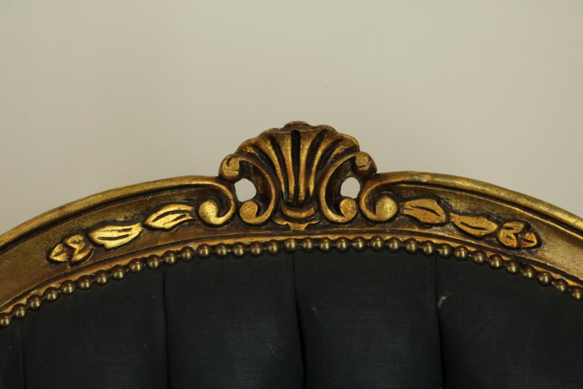 Stel goudlak Louis XV-stijl armstoelen met zwarte bekleding. - Bild 3 aus 3