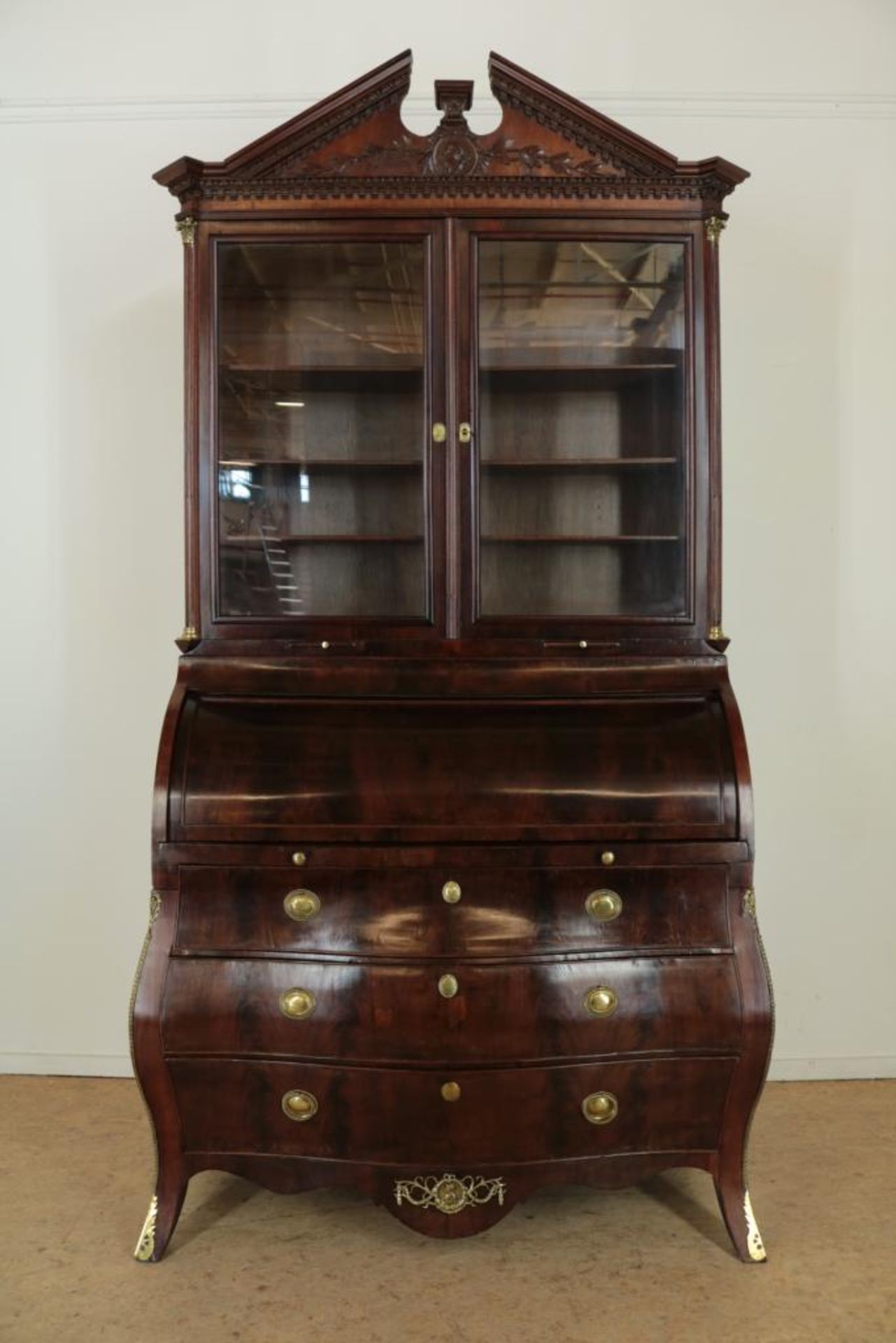 Mahonie Louis XV topbureau met 3 laden en opstand, ca. 1750, gemerkt JG rechts bovenste lade, h.