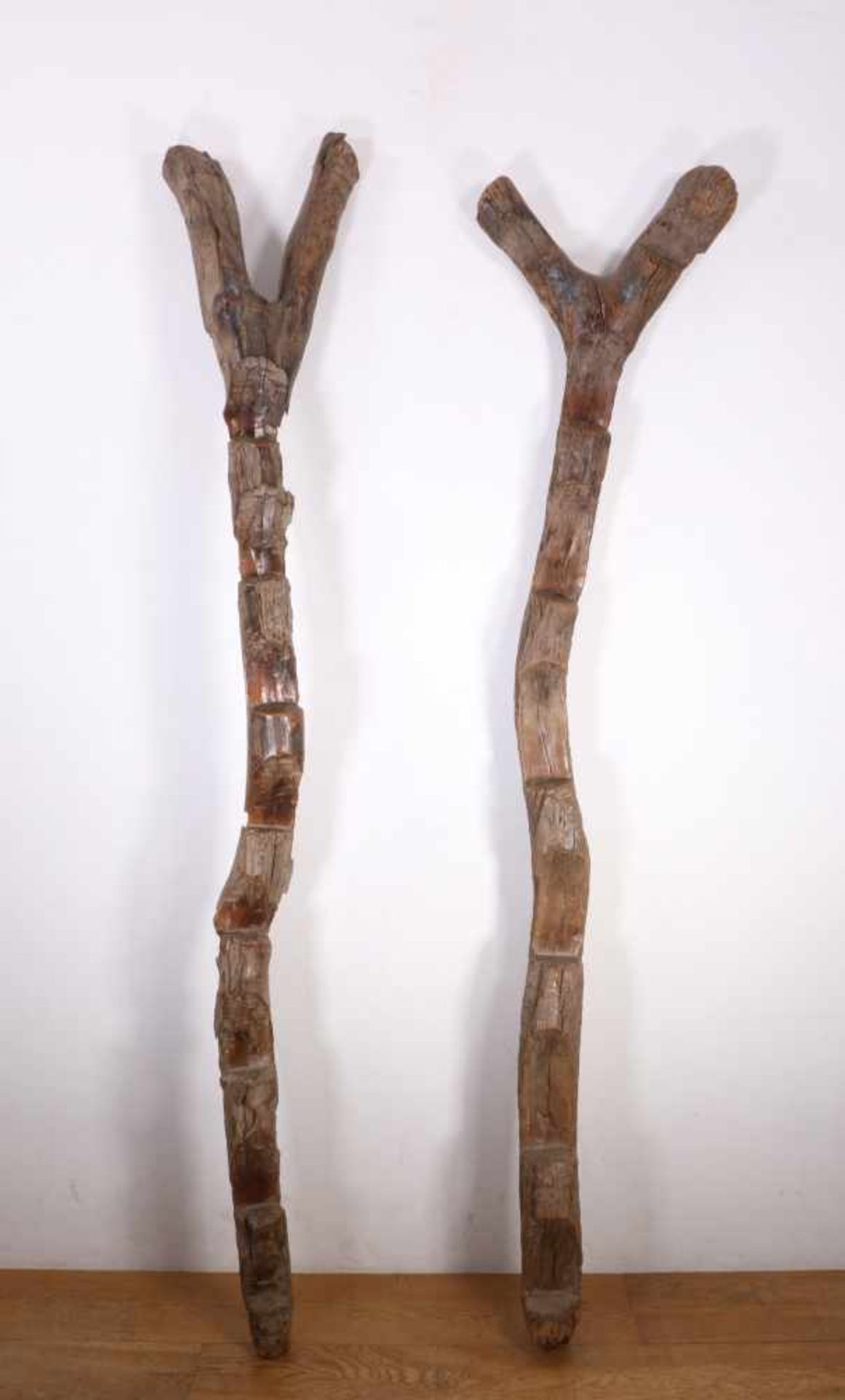 Mali, Dogon, two wooden granery ladders , h. 208 and 215 cm. [2]600 - Bild 2 aus 4