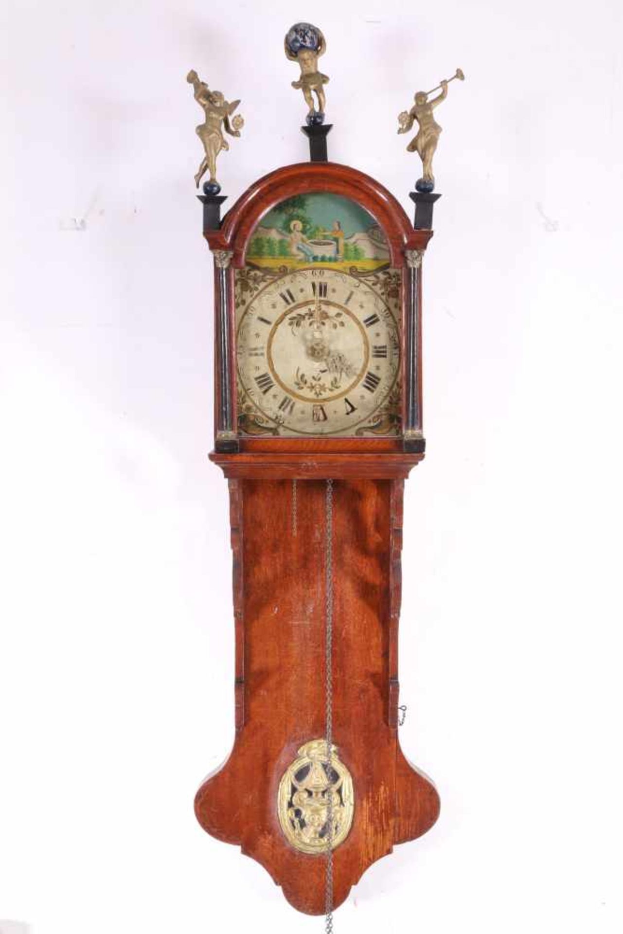 Friese staartklok, 19e eeuw,met beschilderde wijzerplaat en aanduiding van uren, minuten en