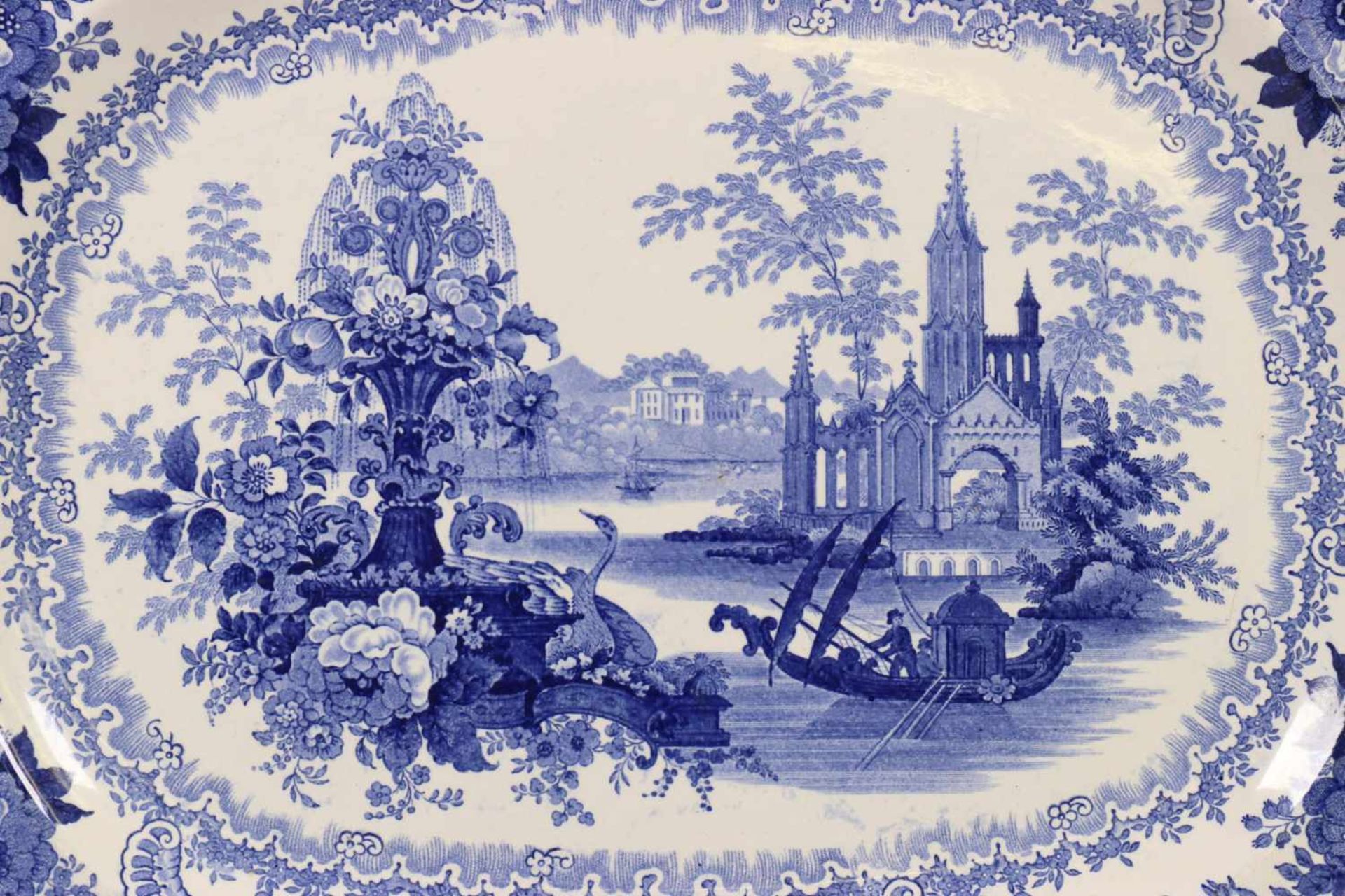 Engeland, aardewerken dienschaal, ca. 1900in transferprint gedecoreerd met idyllisch landschap - Bild 2 aus 3