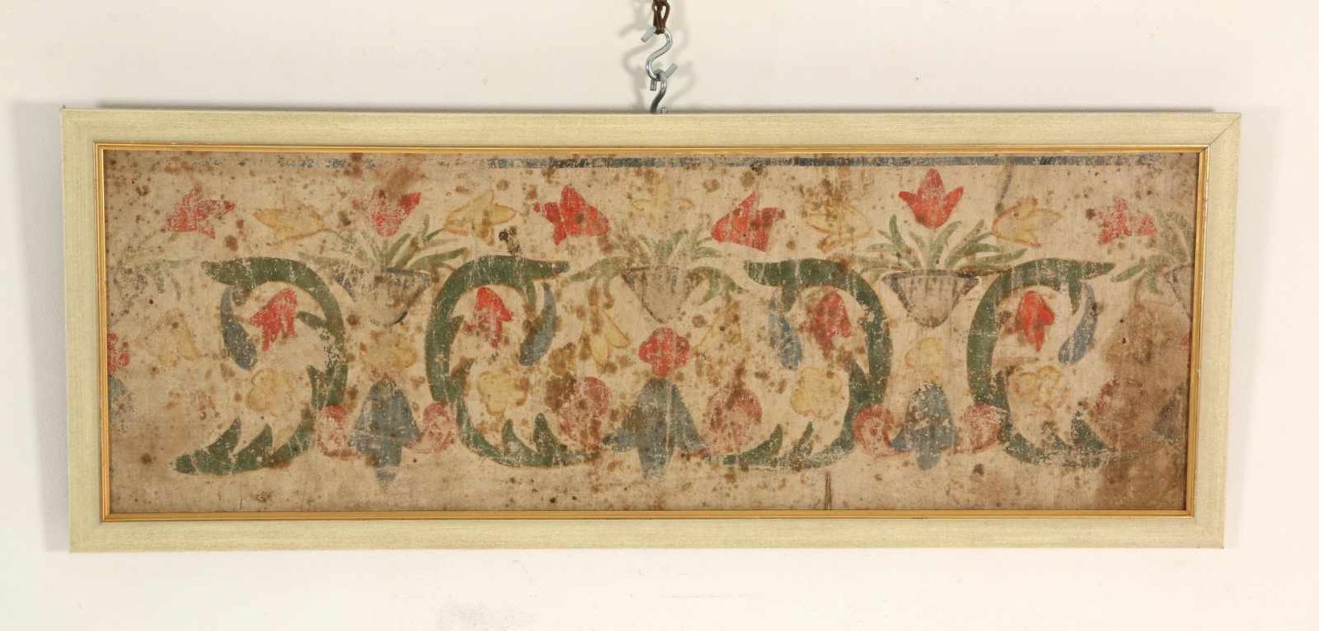 Zweden, behang fragment, florale voorstelling, ca. 1800;olieverf op doek, gelijst., h. 34 cm, b.
