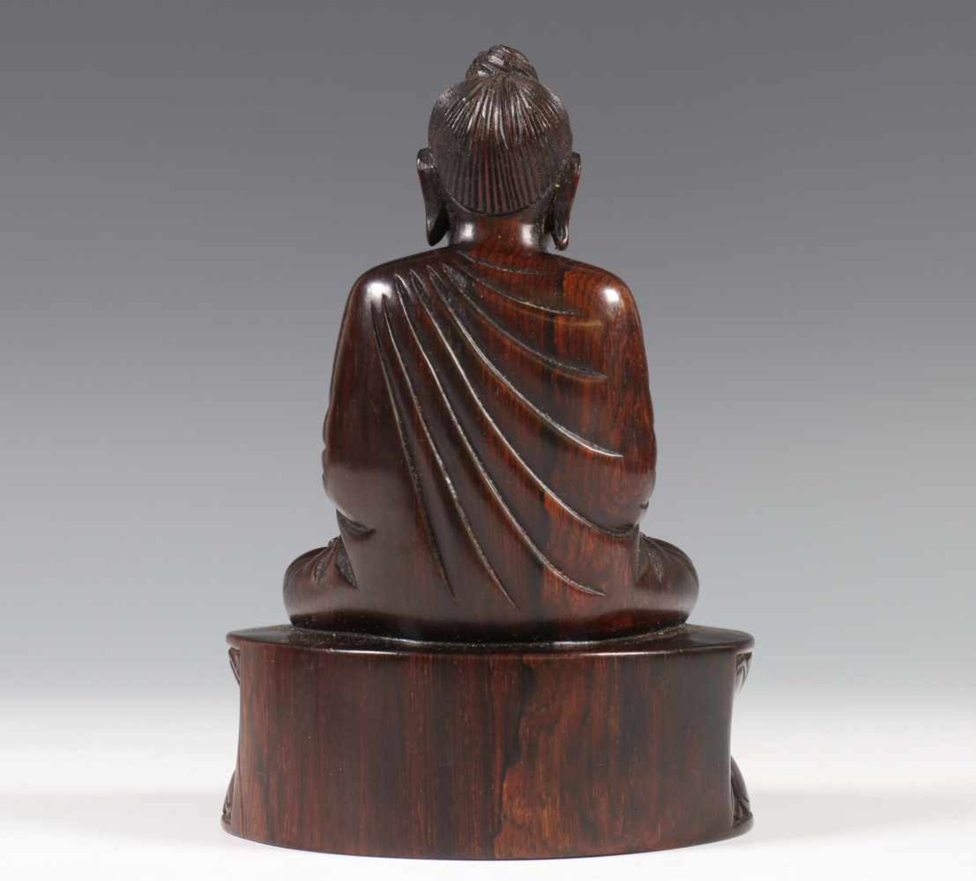 Japan, hardhouten Boeddha, modern,gezeten in lotushouding op een lotustroon, zijn handen in - Bild 2 aus 2