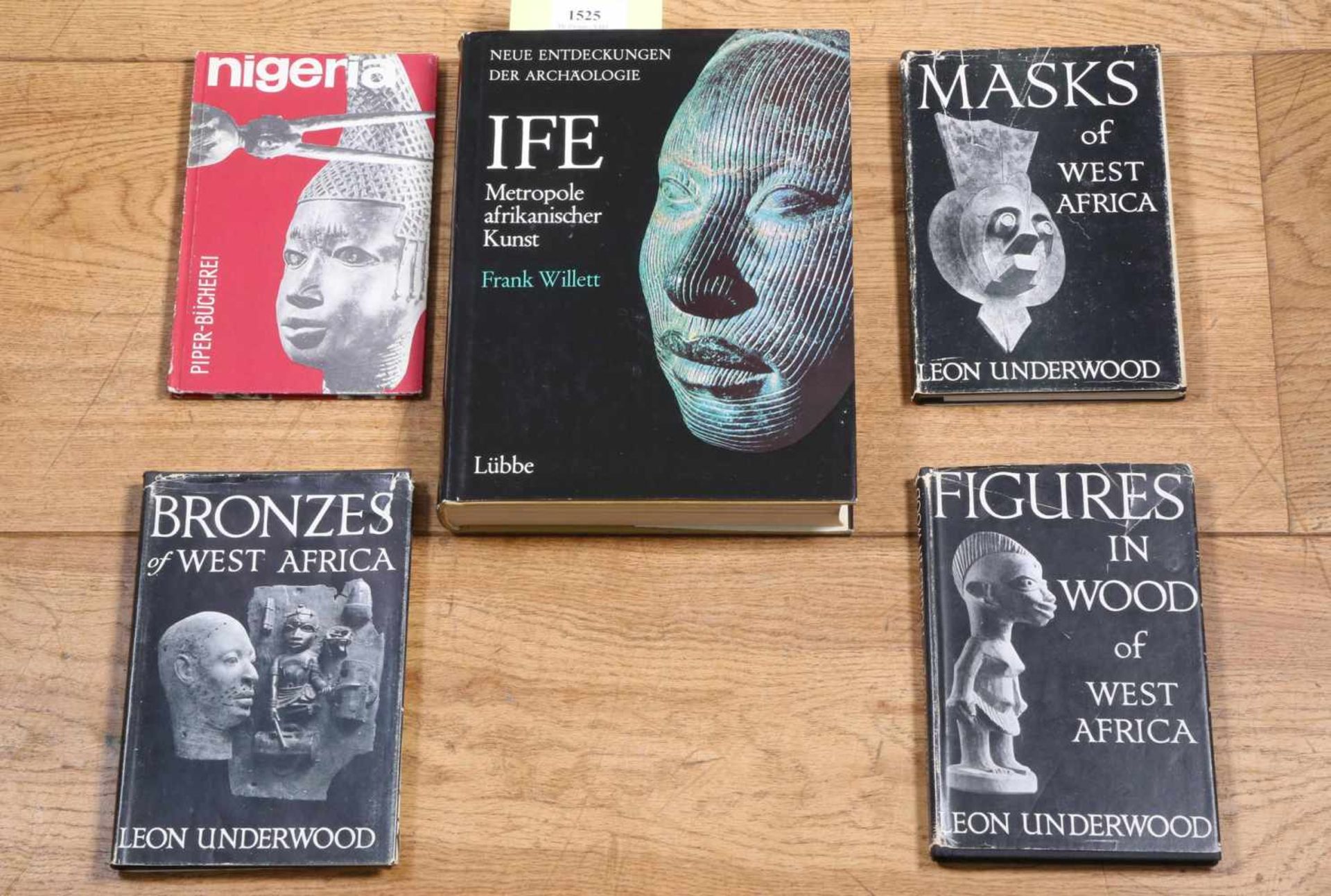 IFE Metropole afrikanischer Kunst, Neue Entdeckungen der Archäologie,herewith Vol. I, II and II of