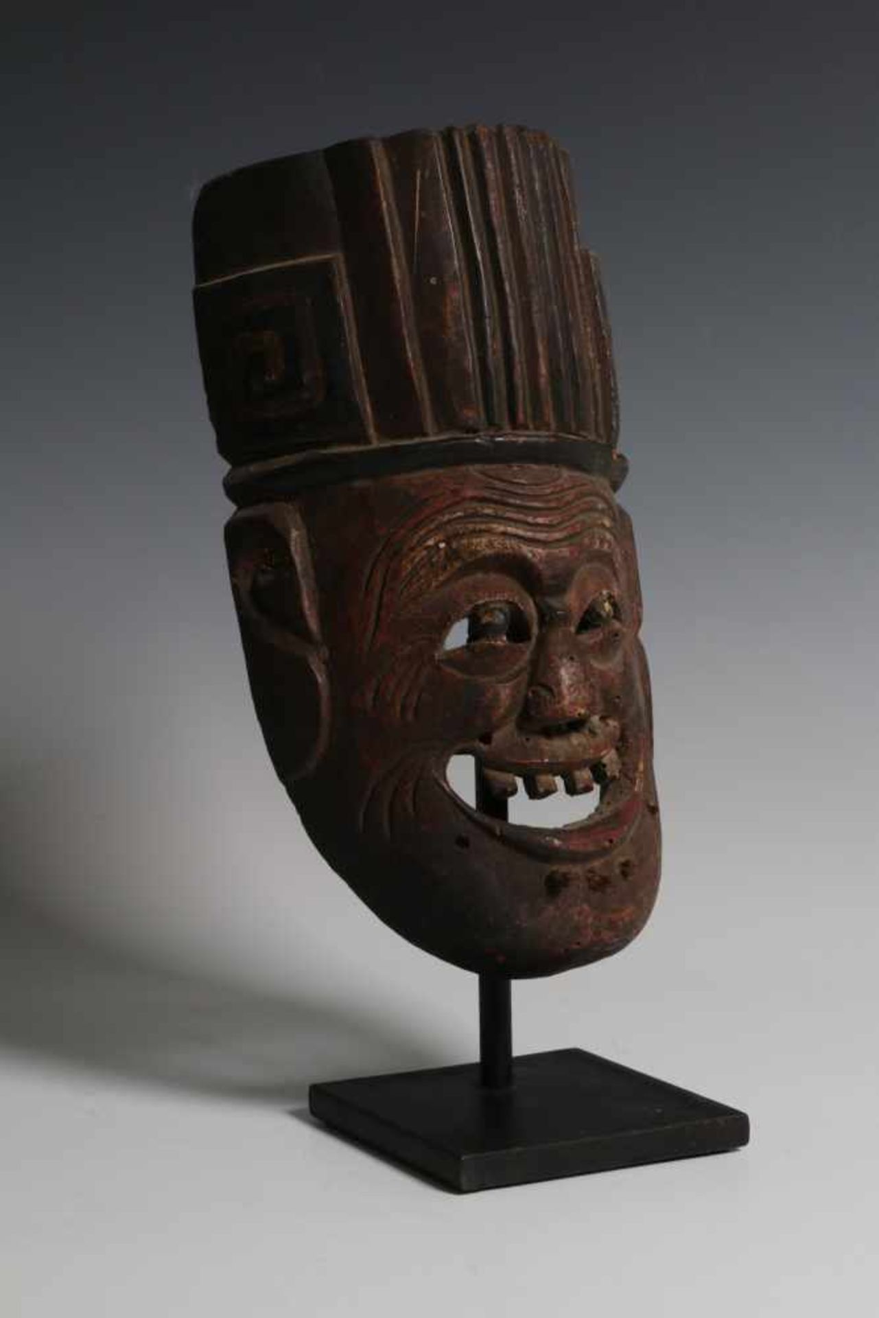 China, Yao, Guizho, Khali, carved wooden face mask,depicting a Priest. With expressive face and - Bild 2 aus 3