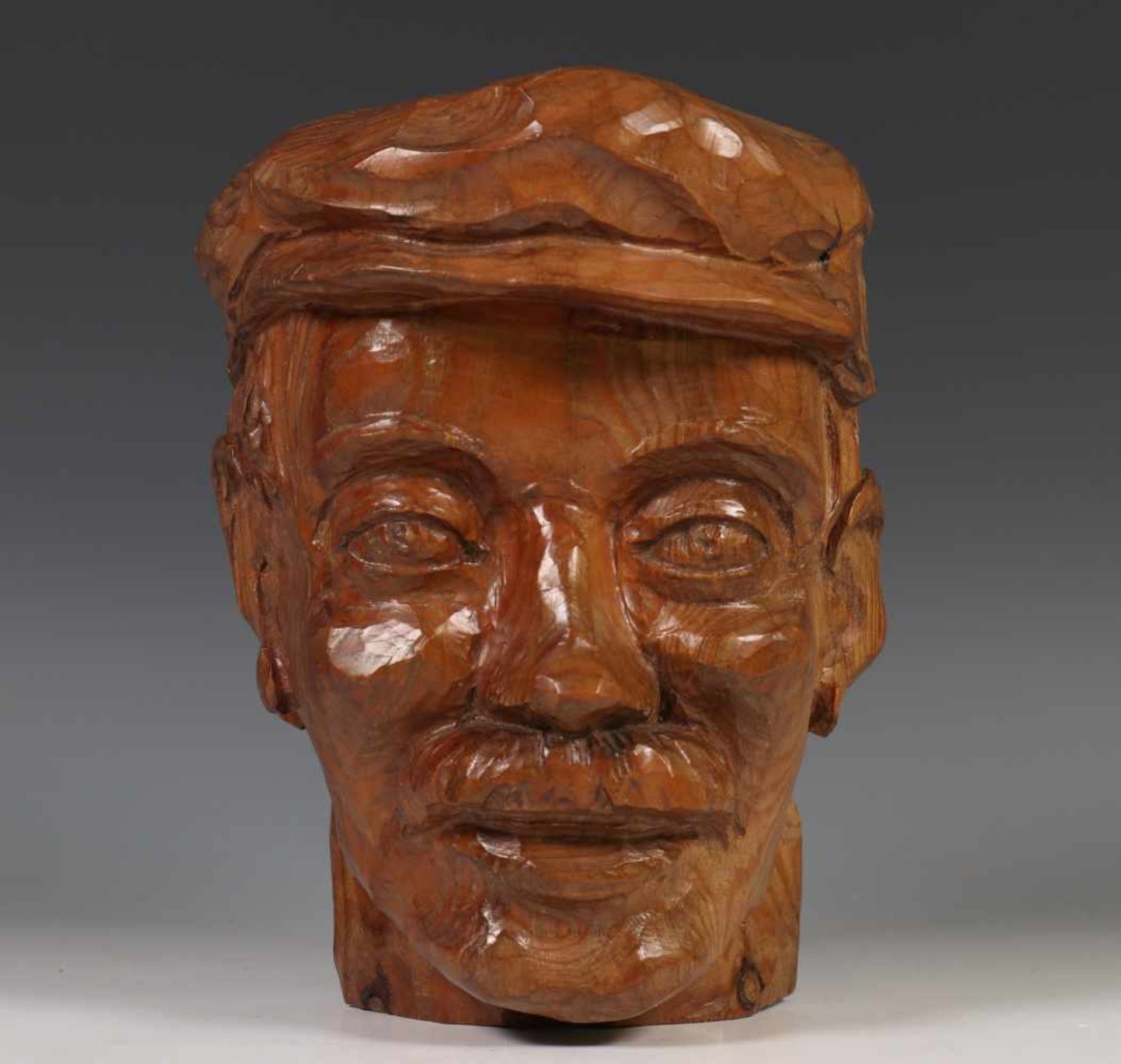 Boekensteun met houten uil,hierbij een gesneden houten hoofd van man, [2]50 - Bild 2 aus 3