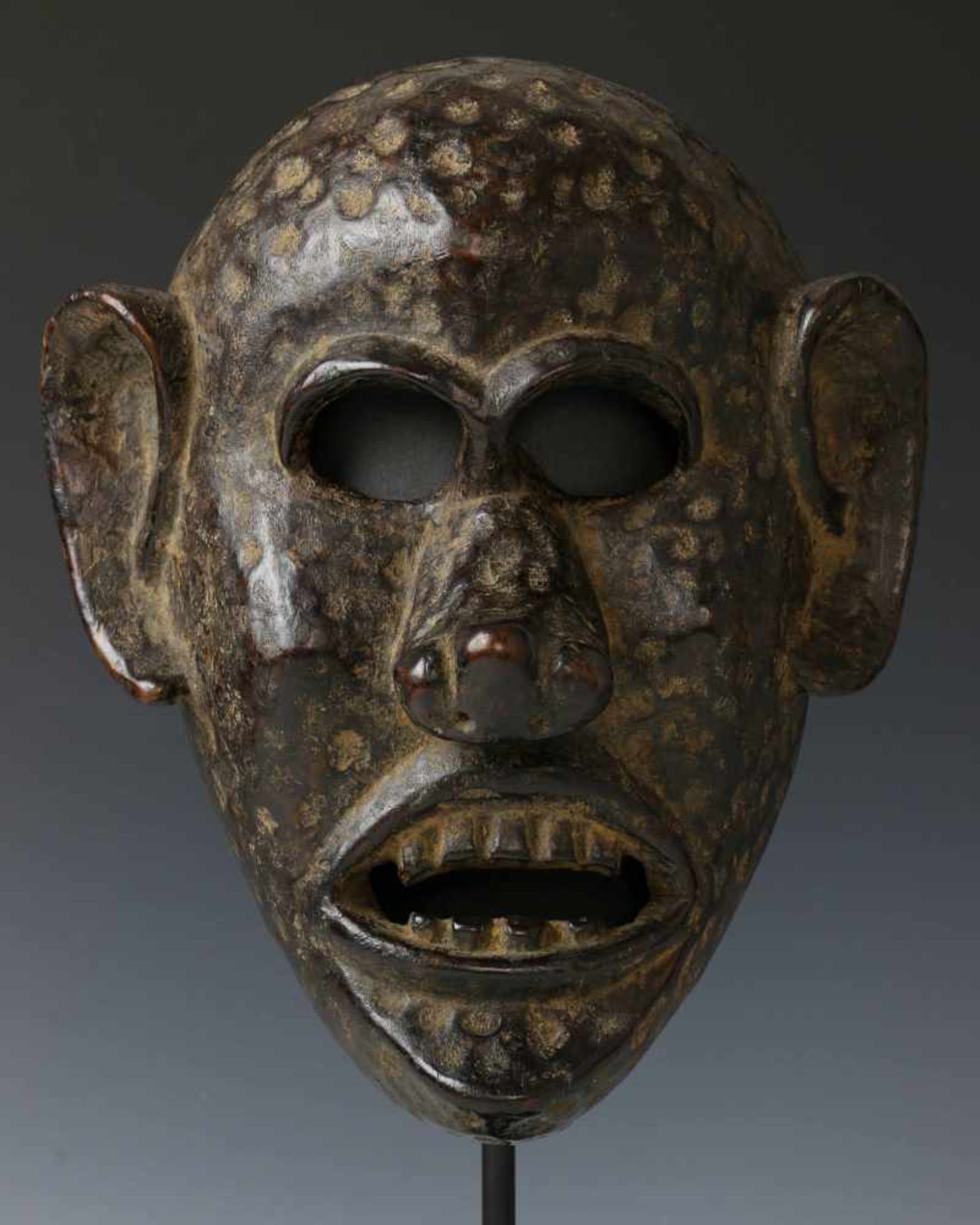 Nepal, face mask, with protruding nose and open mouth., h. 24,5 cm. [1]400