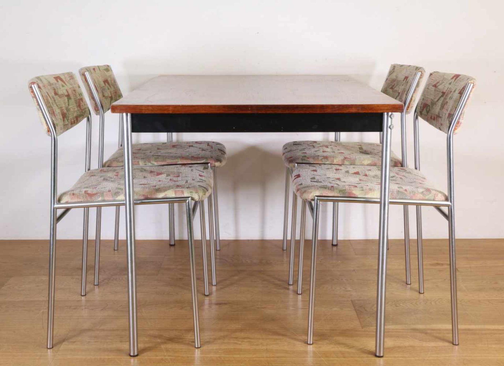 Martin Visser-stijl, eettafel en vier stoelen,de tafel met palissanderhouten blad, de stoffering van - Bild 3 aus 3