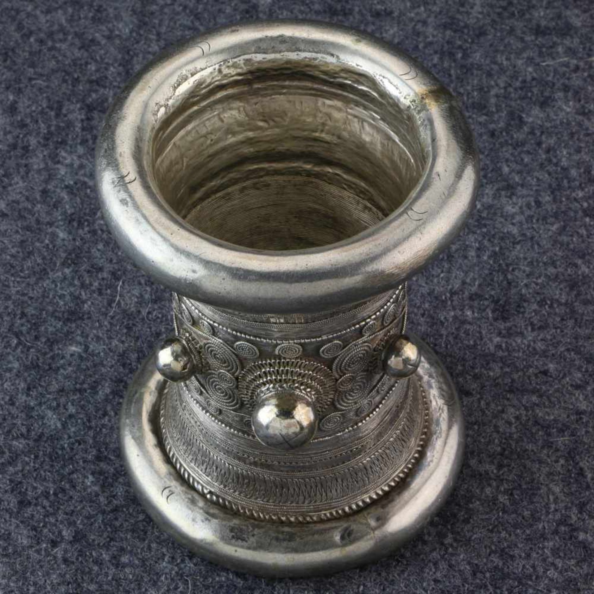 Myanmar, silver tubular braceletwith three knobs, geometrical decoration and spirals. Lit. ref. - Bild 2 aus 2