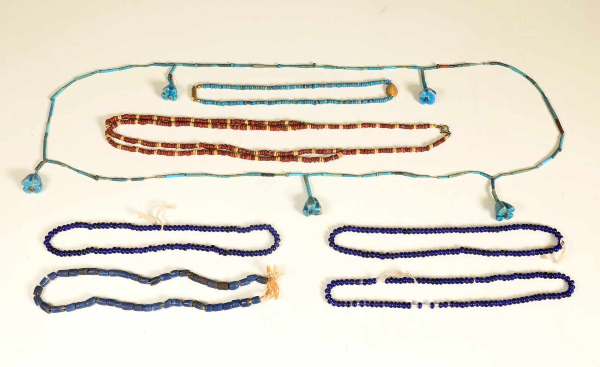 Egypte, two faience necklaces, Late Period,one with flower beads, the other with scarabe. Herewith - Bild 2 aus 2