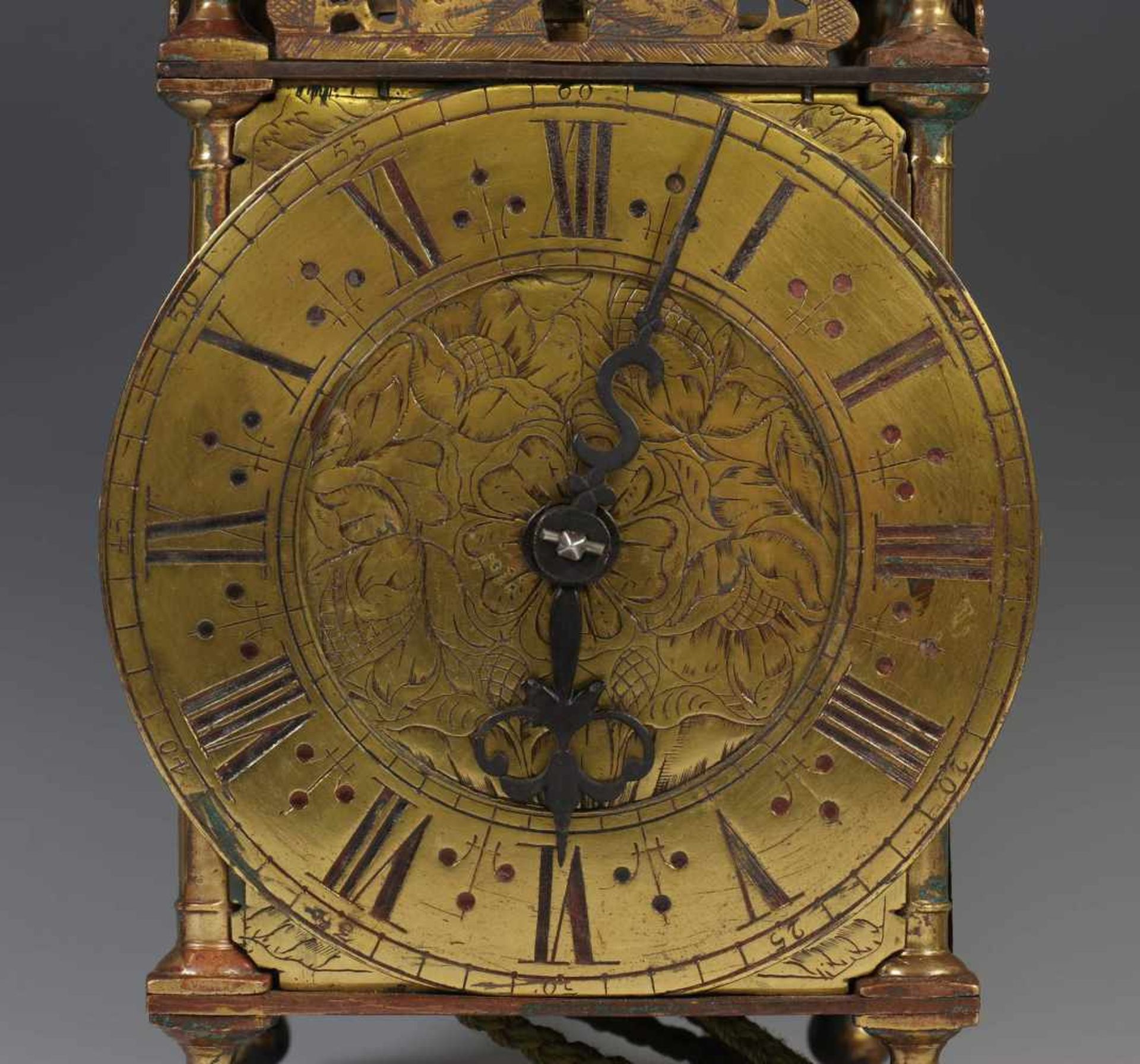 Engeland, lantaarnklok, James II periode,ca. 1685;30 urig uurwerk, messing kast. Fraai gegraveerde - Bild 2 aus 4