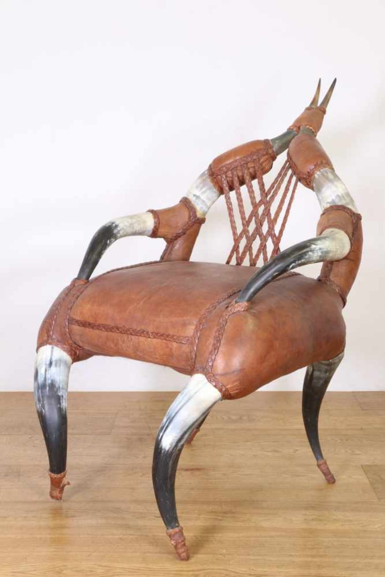 USA, zng. 'Texas Horn' fauteuil de poten, leuning en armleggers van buffelhoorns en bruin lederen