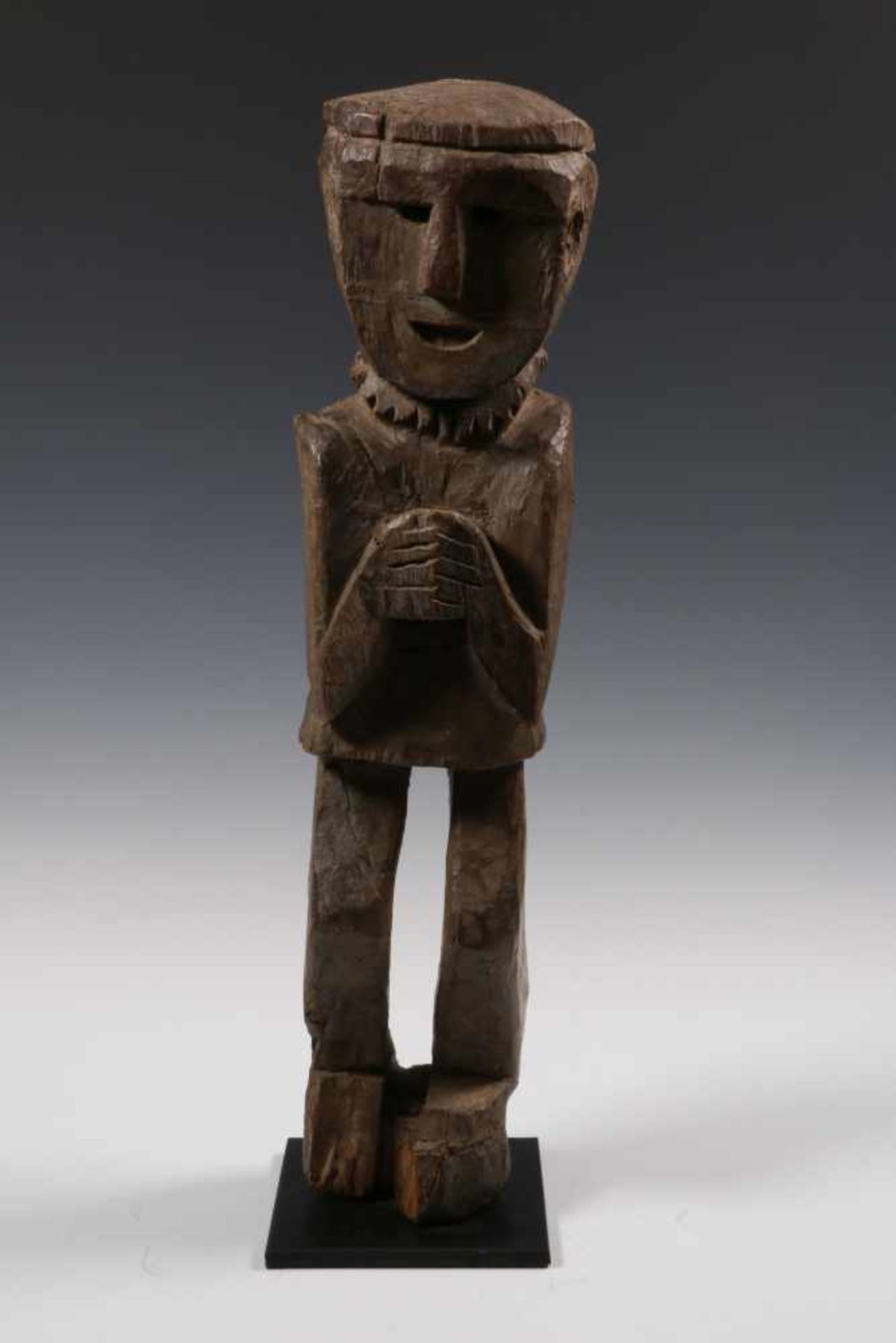West Nepal, Terrai, carved wooden protective figurewith namaste hand posture and carved necklace. In - Bild 4 aus 4