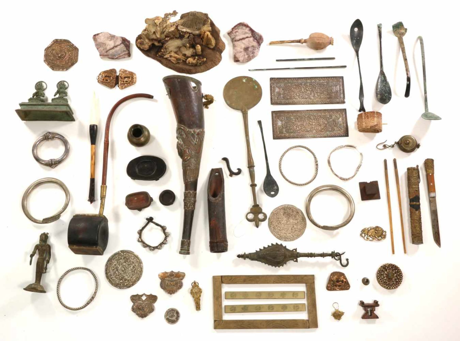 Azië, diverse metalen objecten,herkomst: Collectie Cserno, Amsterdam, [ds]300 - Bild 2 aus 3