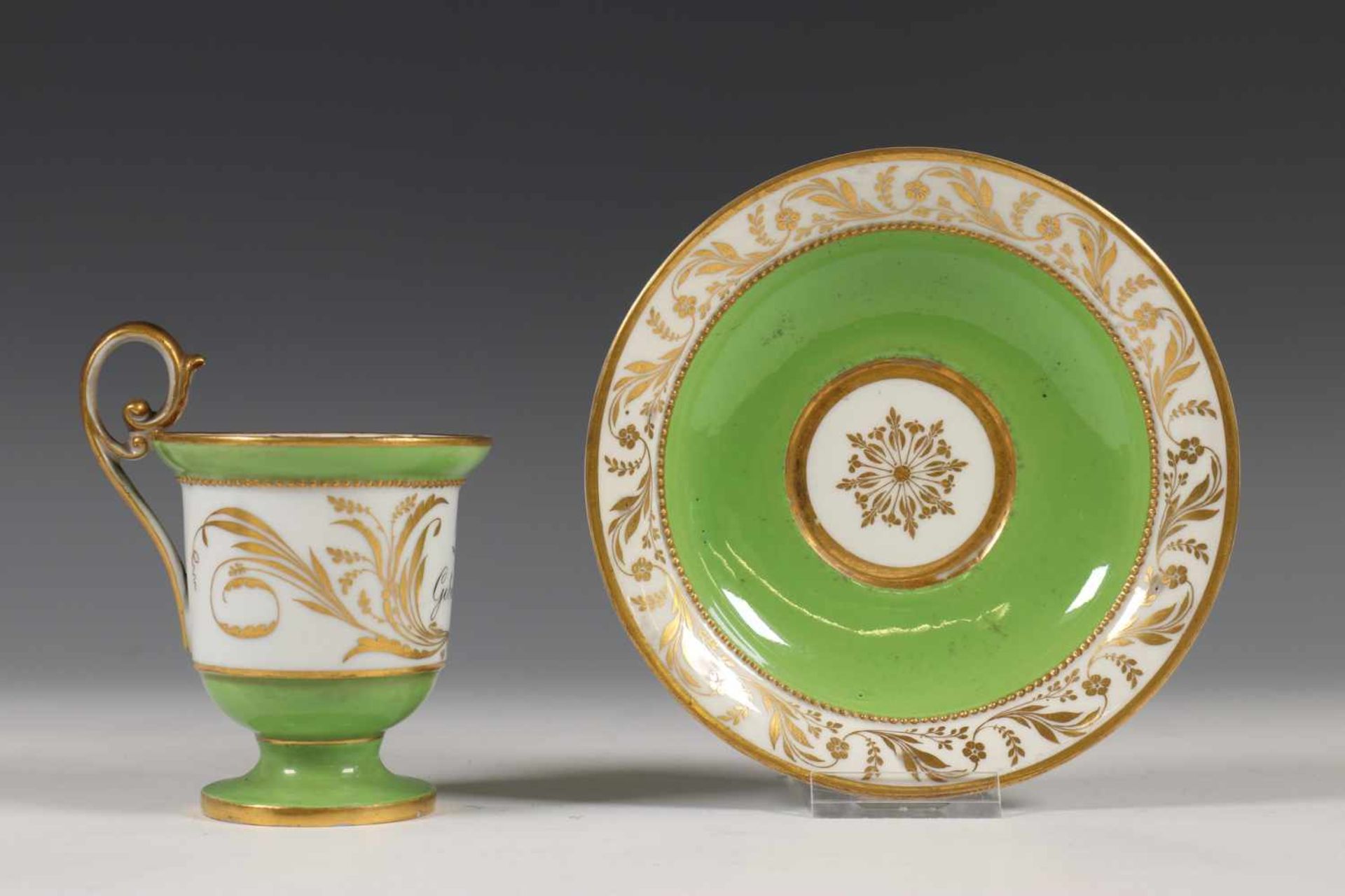 Meissen, Empire stijl verguld en groengeglazuurd porseleinen kop en schotel, circa 1800, gedecoreerd - Bild 2 aus 3