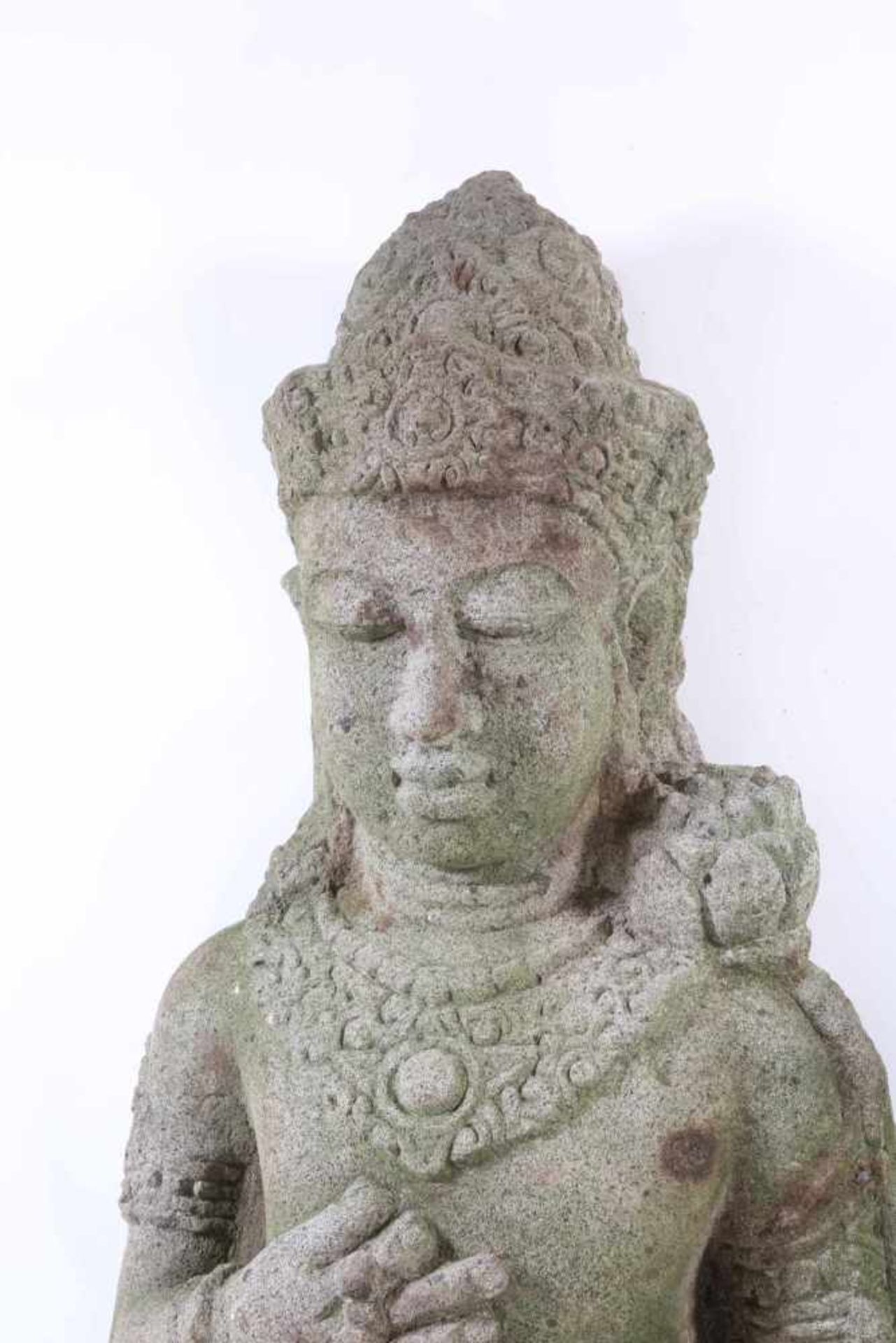 Indonesië, vulkaanstenen fragment van staande Boeddha., h. 105 cm. [1]400 - Image 2 of 2
