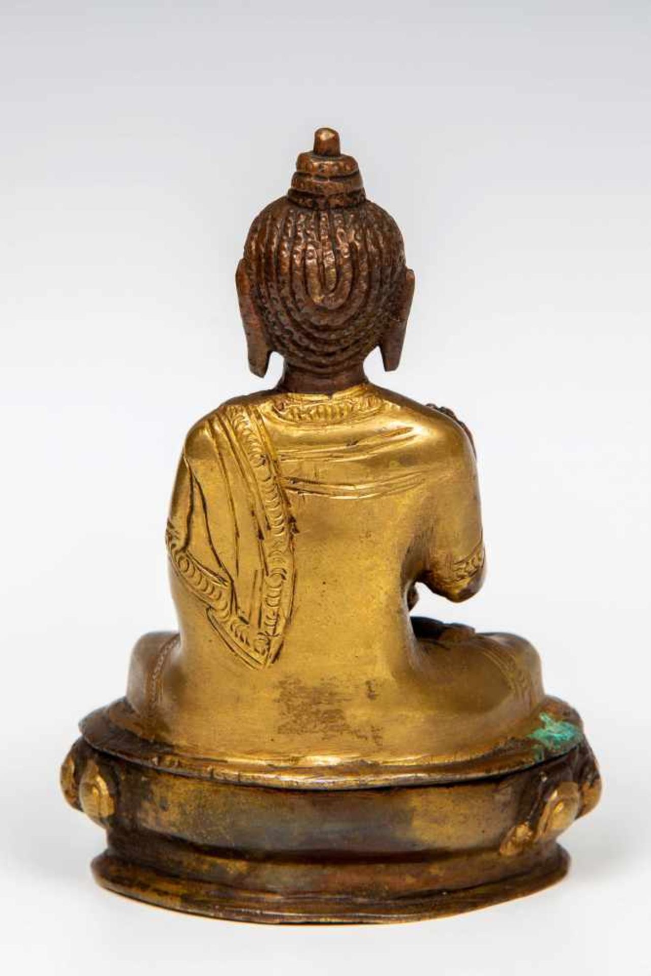 Nepal, gedeeltelijk verguld bronzen figuur van Boeddha, 20e eeuw,gezeten in dhyanasana op een