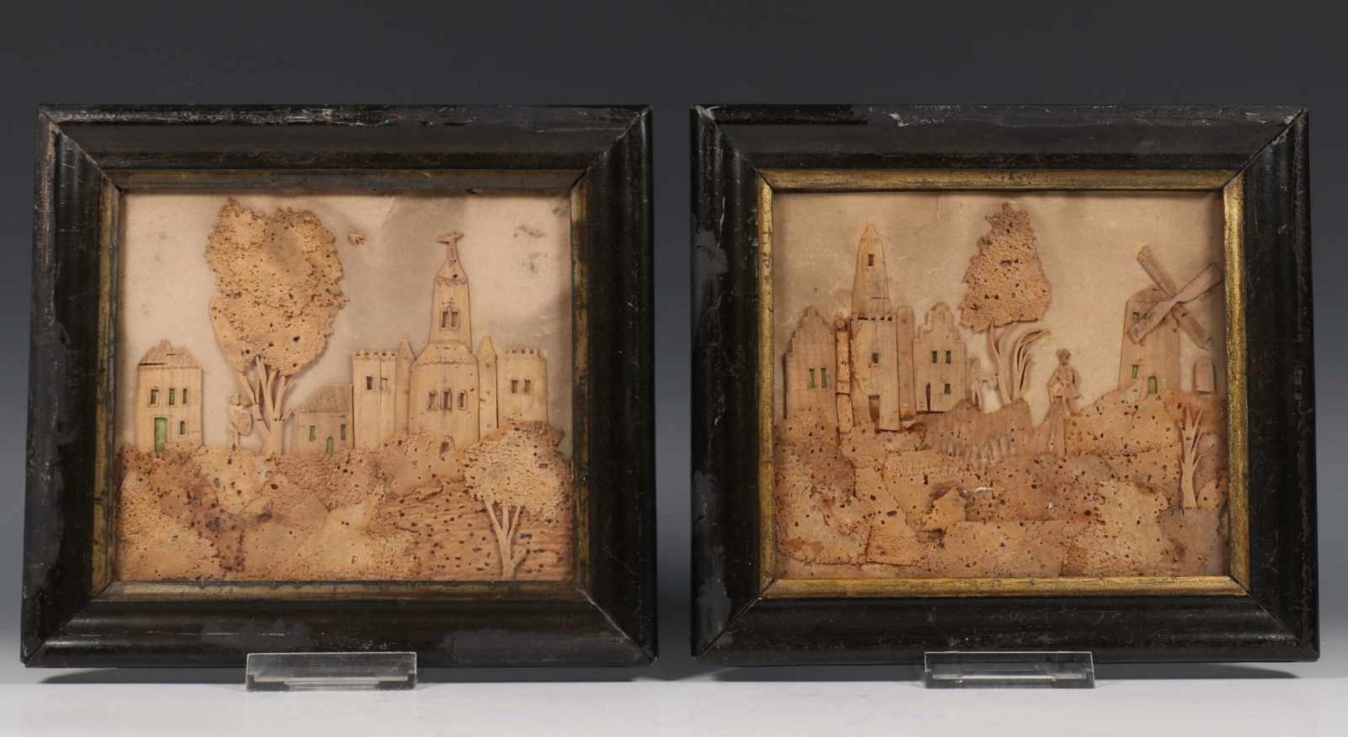 Duitsland, paar kurk diorama's, 19e eeuw;Landschap met kerk en bomen/kasteel en molen, 14,5 x 16,5