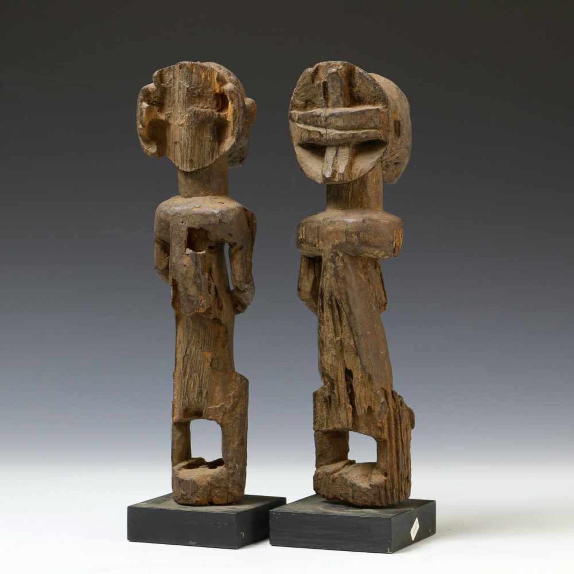 DRC., Luba, a pair of ancestral figureswith a grey to black patina and weathered expression. Private - Bild 2 aus 4