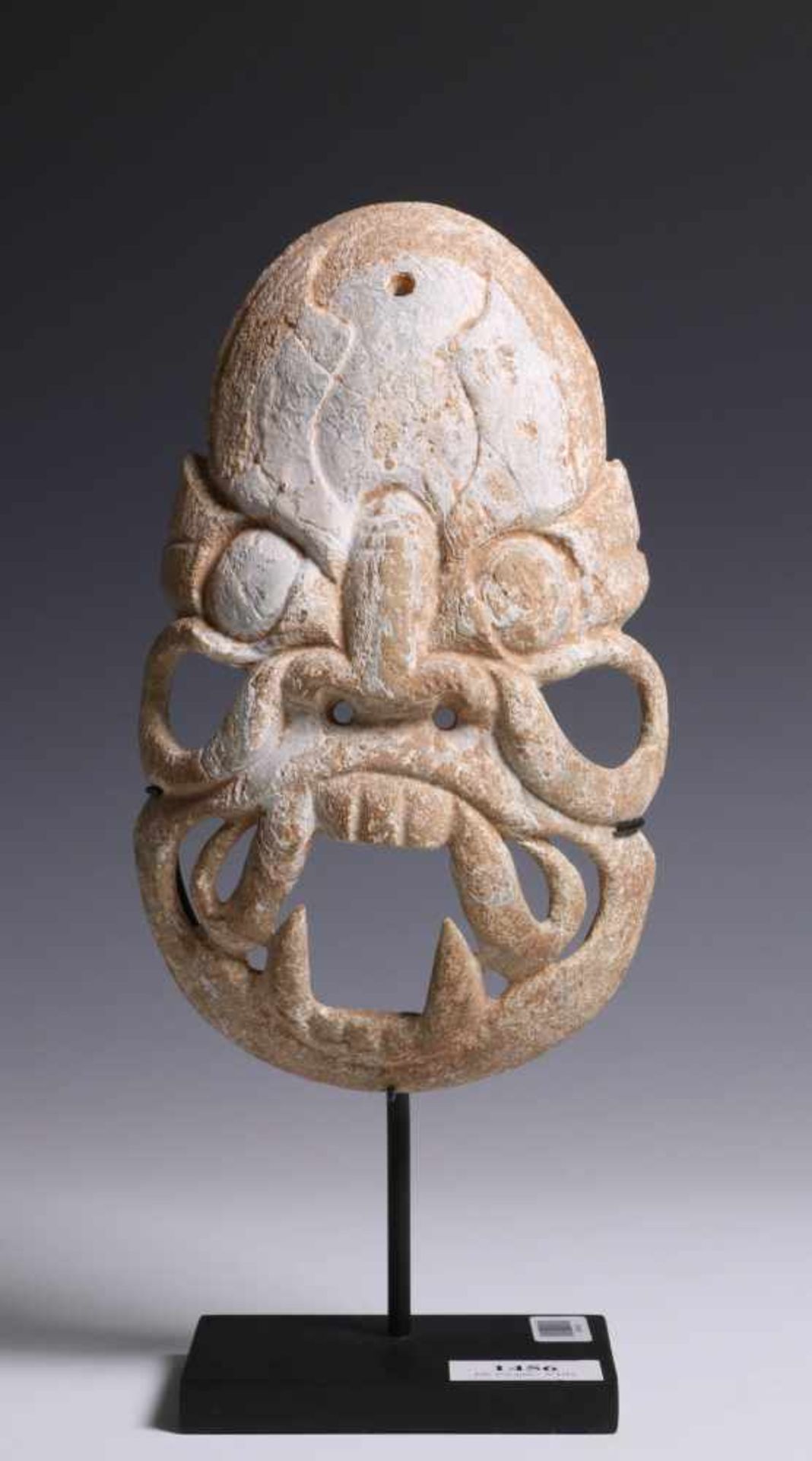 China, stenen demonen masker, h. 23 cm. [1]200