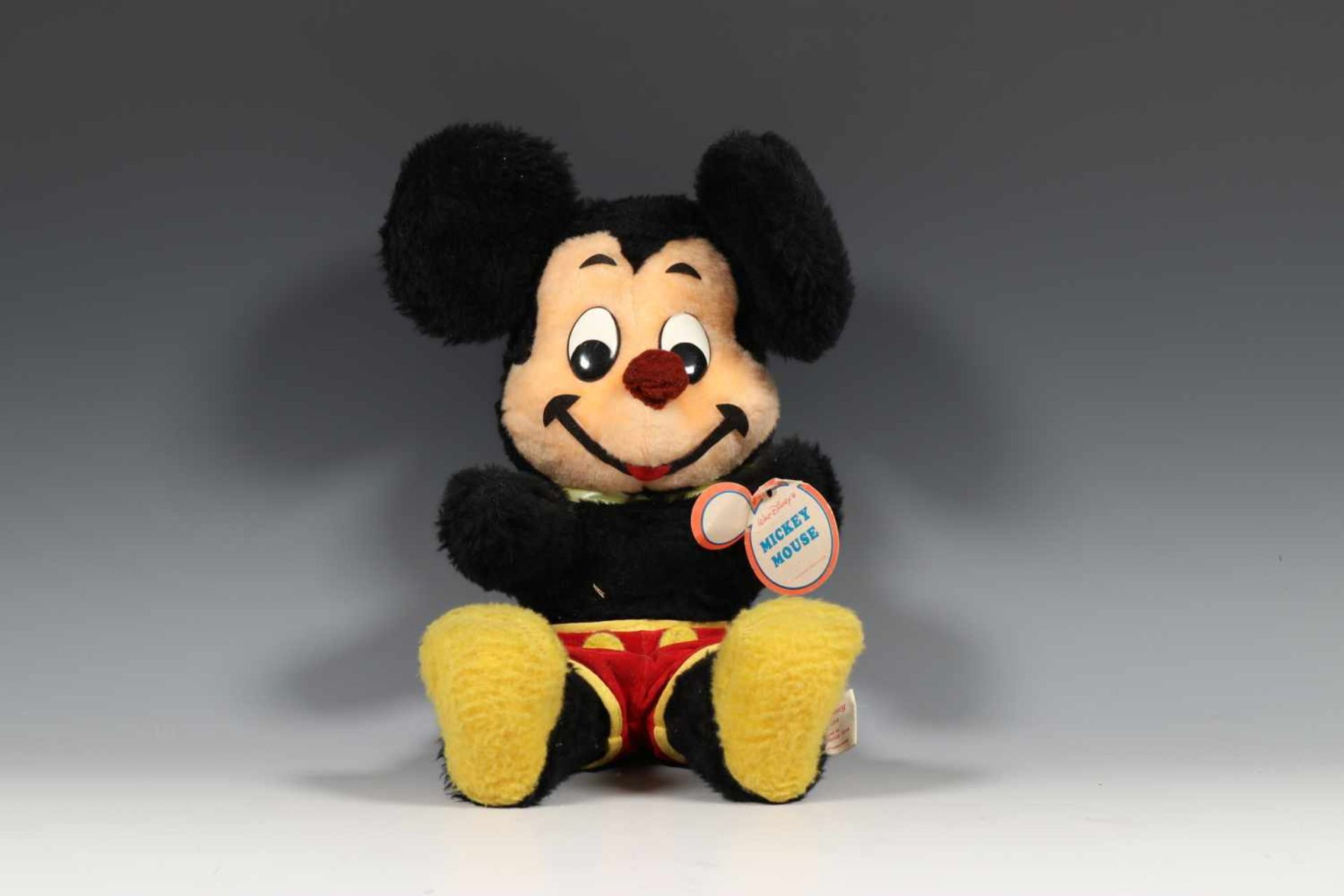 Pluche Mickey Mousemet origineel label Walt Disney. Hierbij vier andere knuffels, twee in