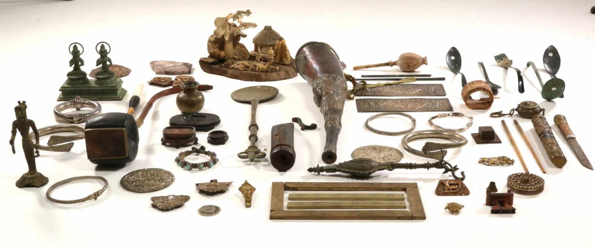 Azië, diverse metalen objecten,herkomst: Collectie Cserno, Amsterdam, [ds]300