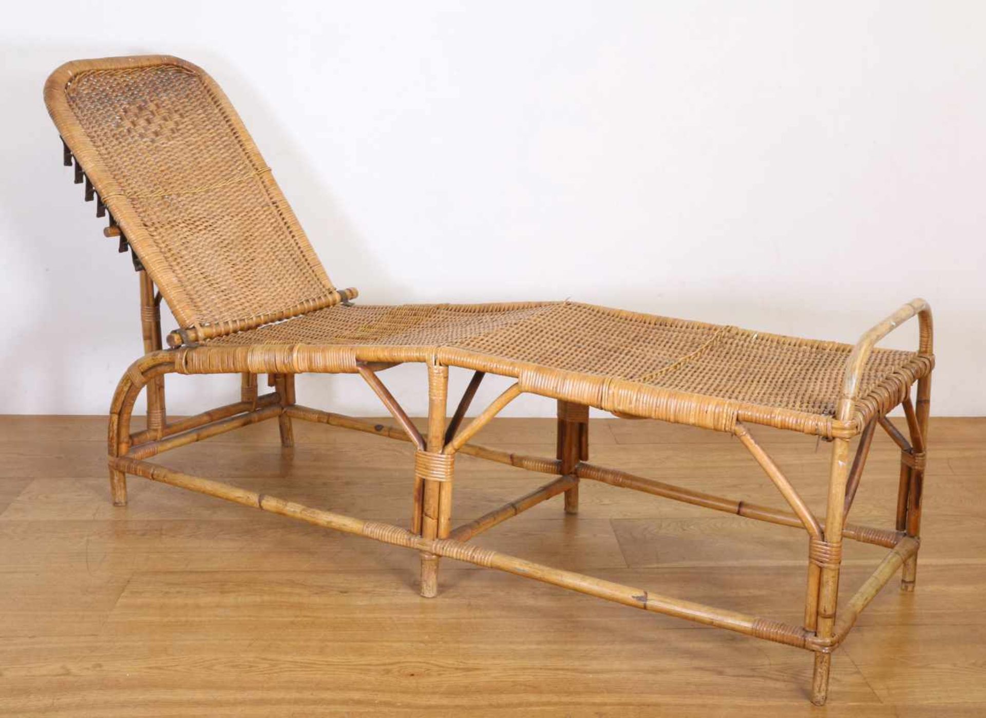 Bamboe en rotan deckchair, Holland Amerika Lijn, jaren ’30,met verstelbare rugleuning, l. 205 cm [