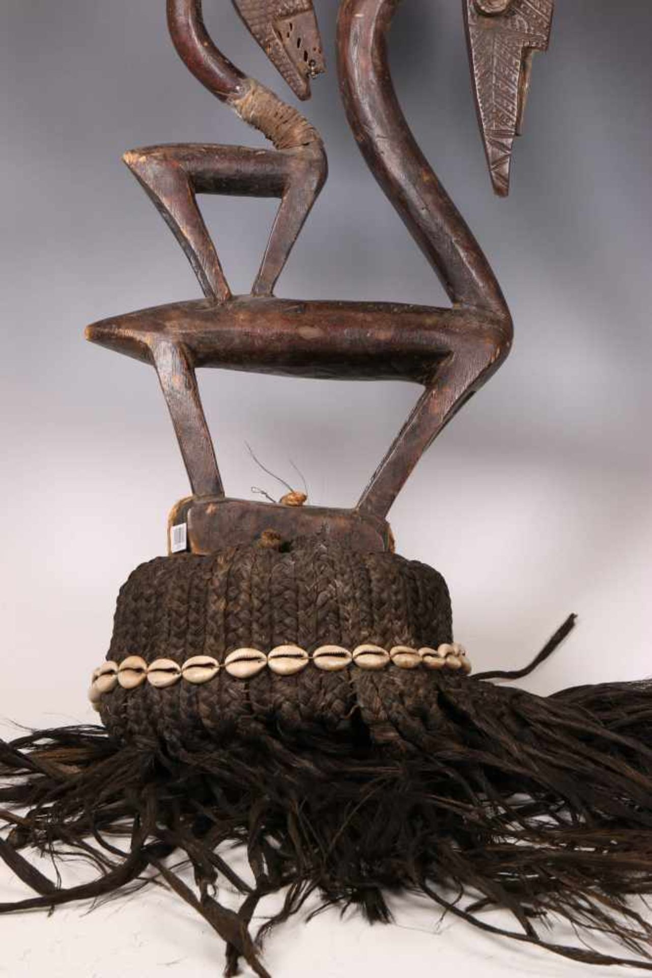 Mali, Chiwara opzetmasker;moeder-antilope met jong, gemonteerd op hoofddeksel gemaakt van - Bild 2 aus 3