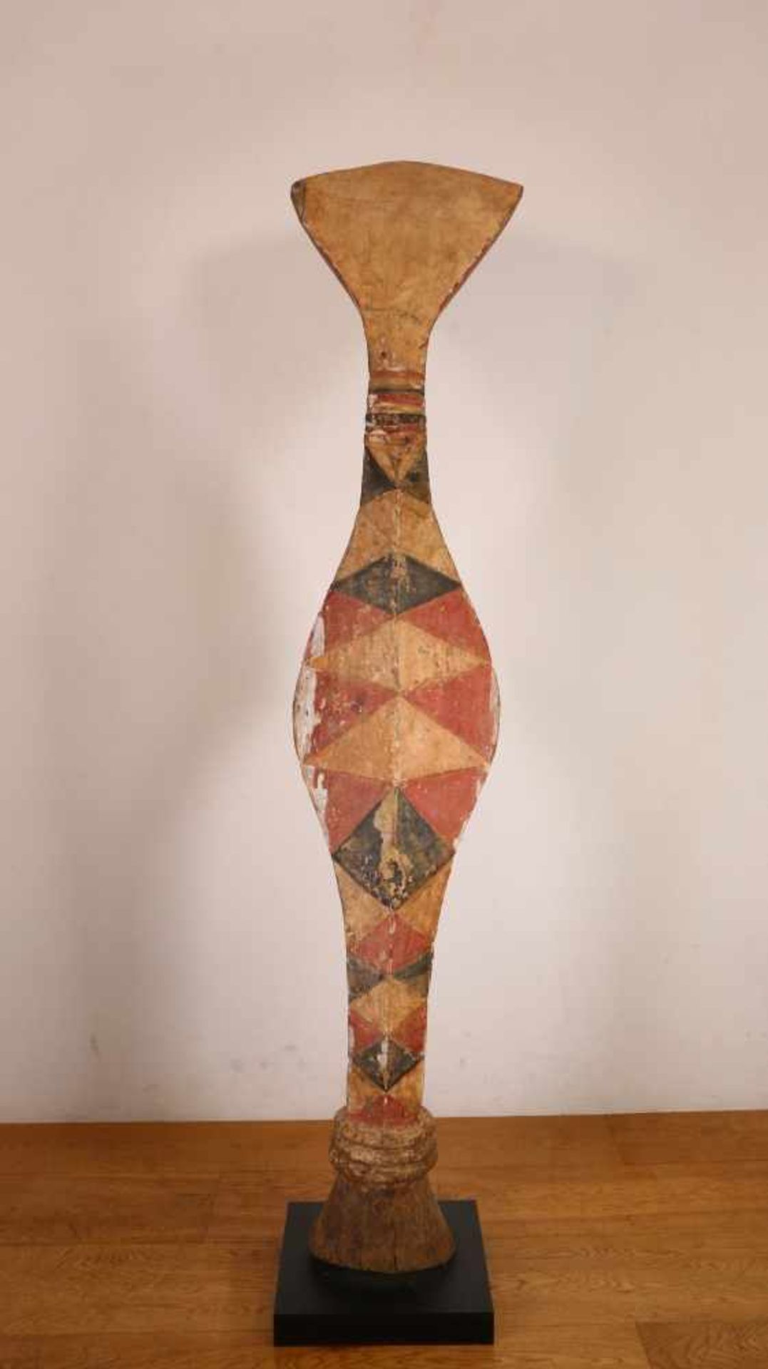 Guinee Bissau, Baga, twee gestoken houten opzetmaskers in de vorm van een gebogen slangmet wit, - Bild 3 aus 5