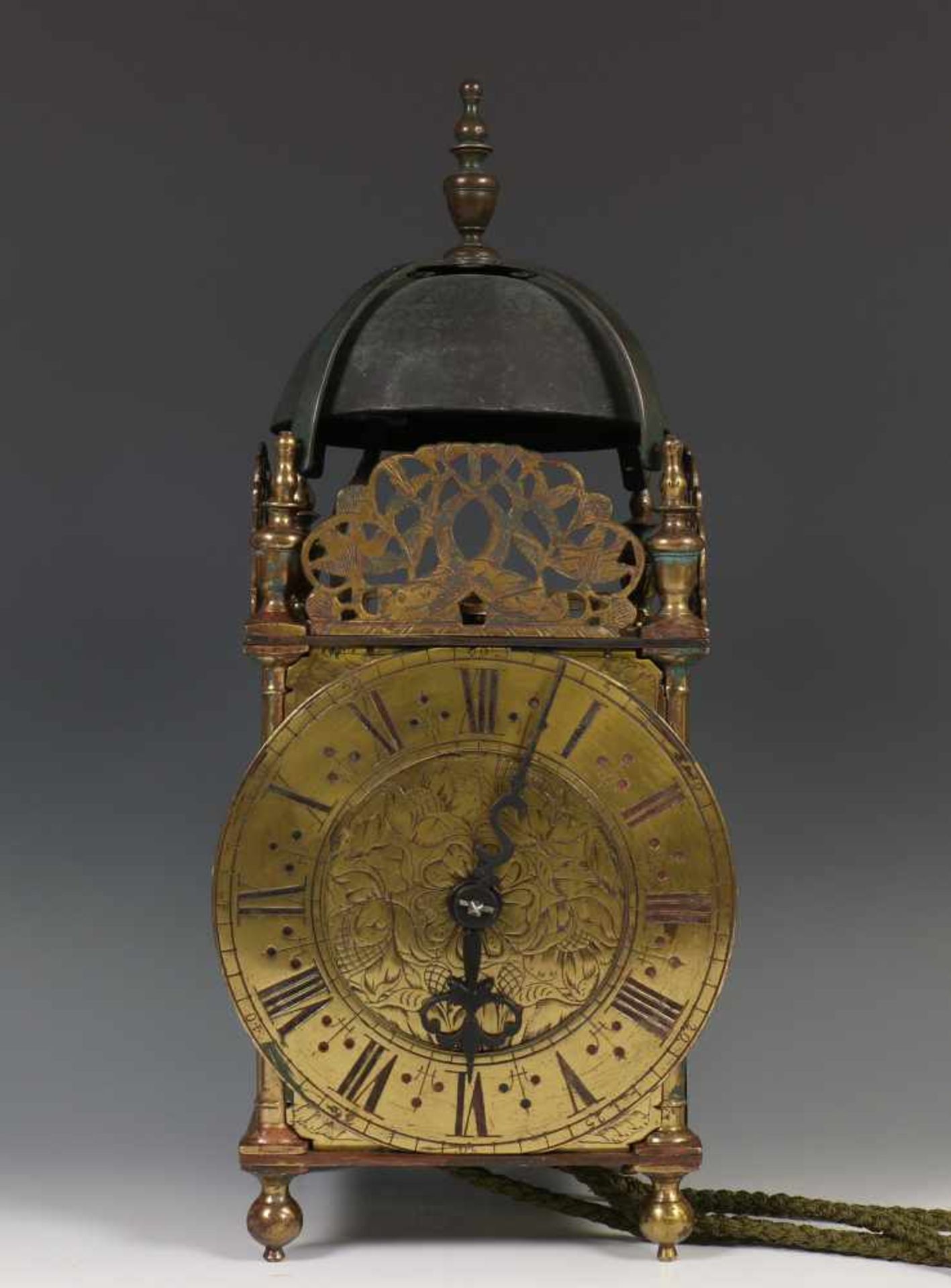 Engeland, lantaarnklok, James II periode,ca. 1685;30 urig uurwerk, messing kast. Fraai gegraveerde