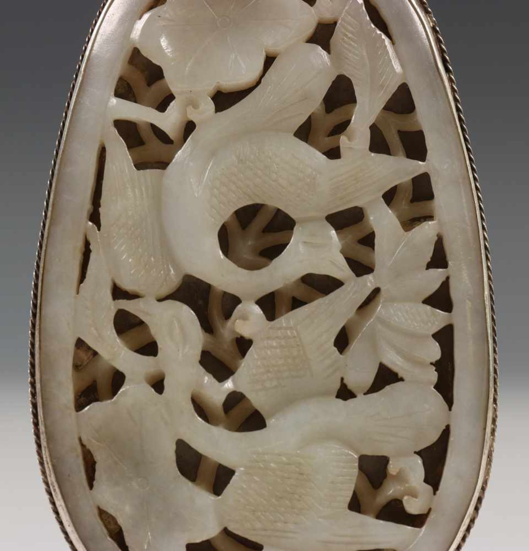 China, wit jadeit ajour pendantin zilveren montering, gekeurd, 12 x 6,5 cm. [1]300 - Bild 2 aus 4