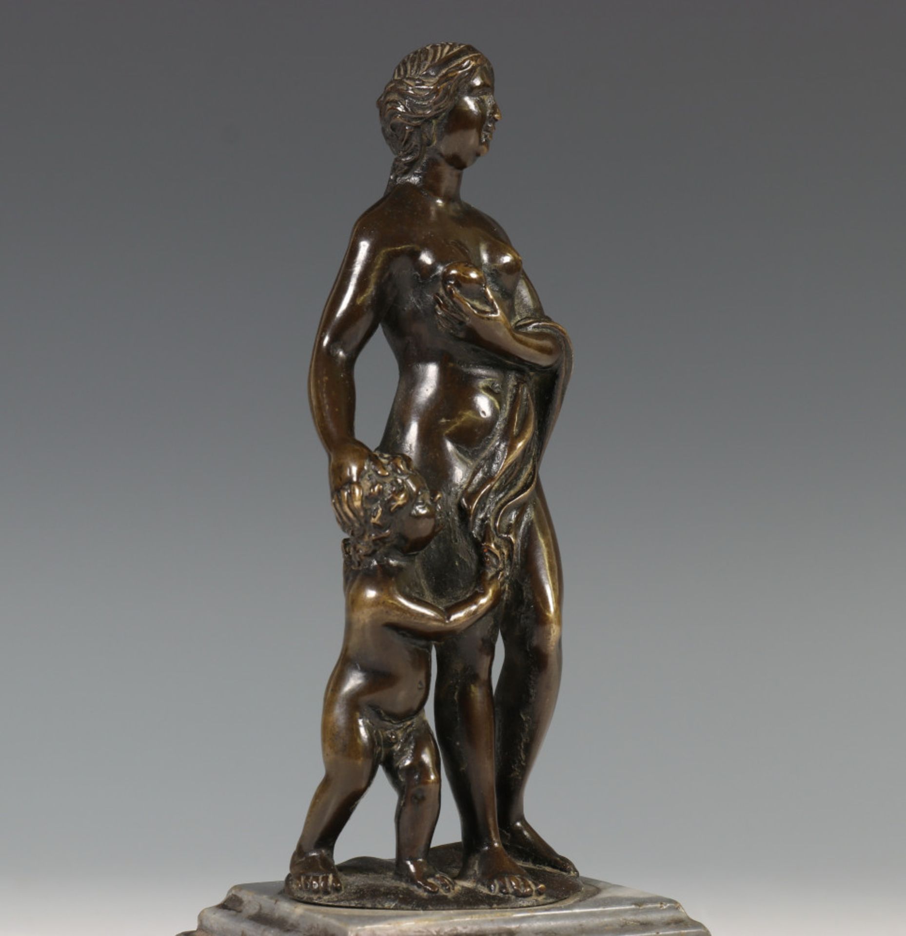 Grand Tour bronzen sculptuur van Aphrodite en Cupido, 17e-18e eeuw - Image 4 of 4