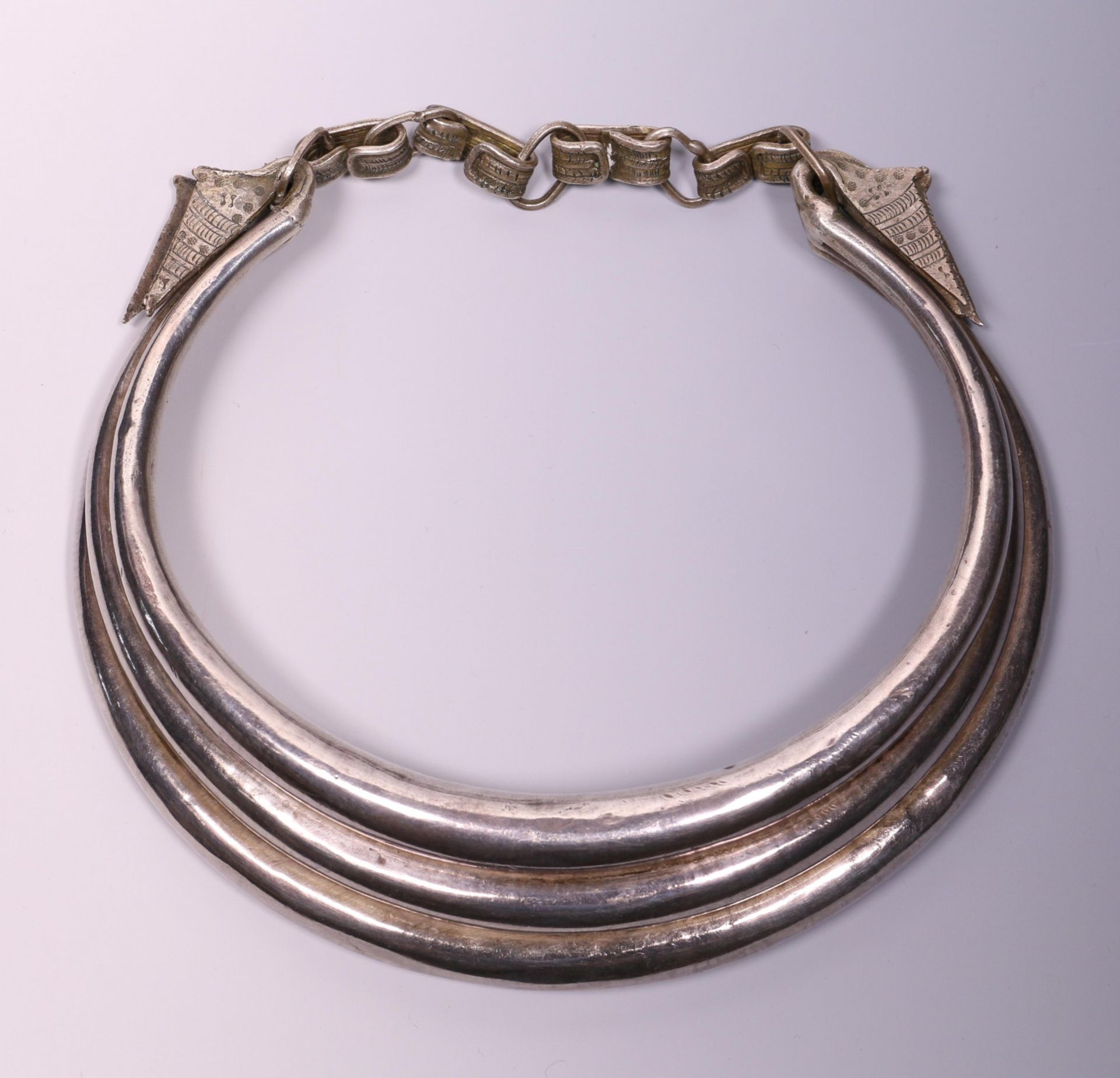 China, silver alloy necklace in three hollow bands - Bild 3 aus 3