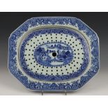 China, blauw-wit porseleinen kom en kantige dienschaal met lekschaal, Qianlong,