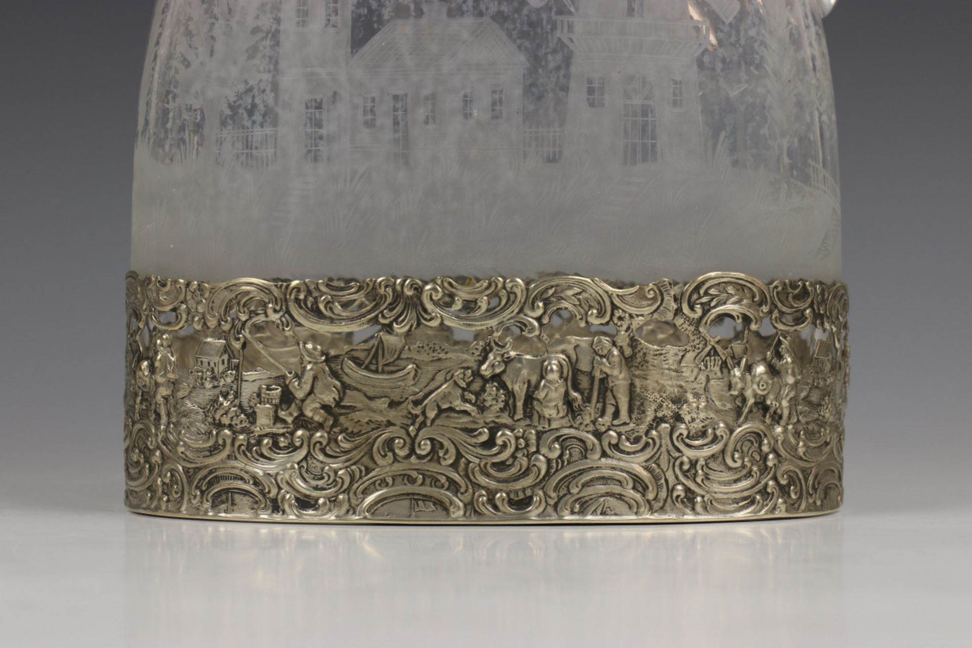 Duitsland, gegraveerde karaf met zilveren montuur, - Image 3 of 4