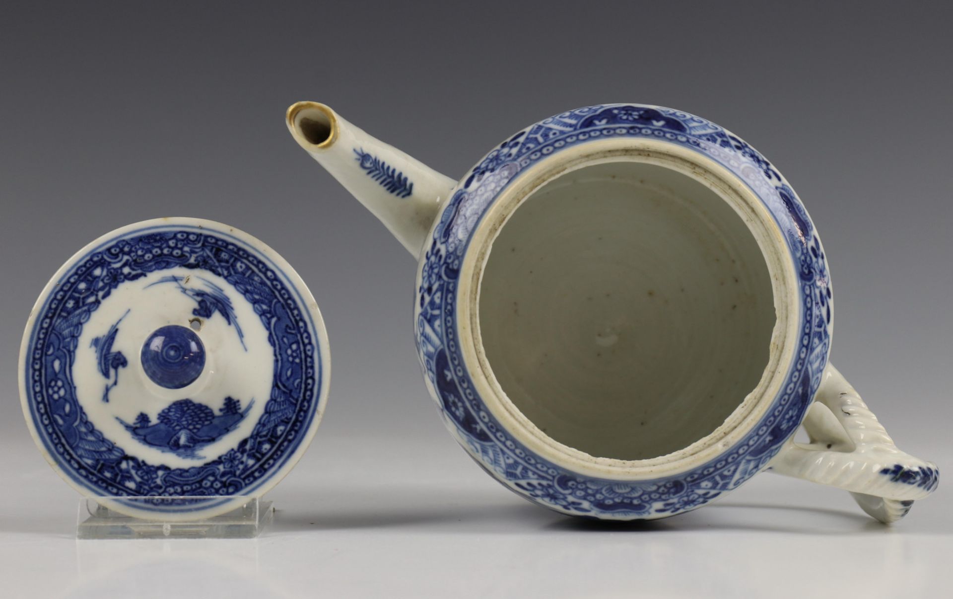 China, blauw-wit porseleinen trekpot, Imari trekpotje en melkkan, 18e eeuw, - Image 21 of 21