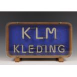 Lichtbak met neonverlichting KLM Kleding, ca. 1960,