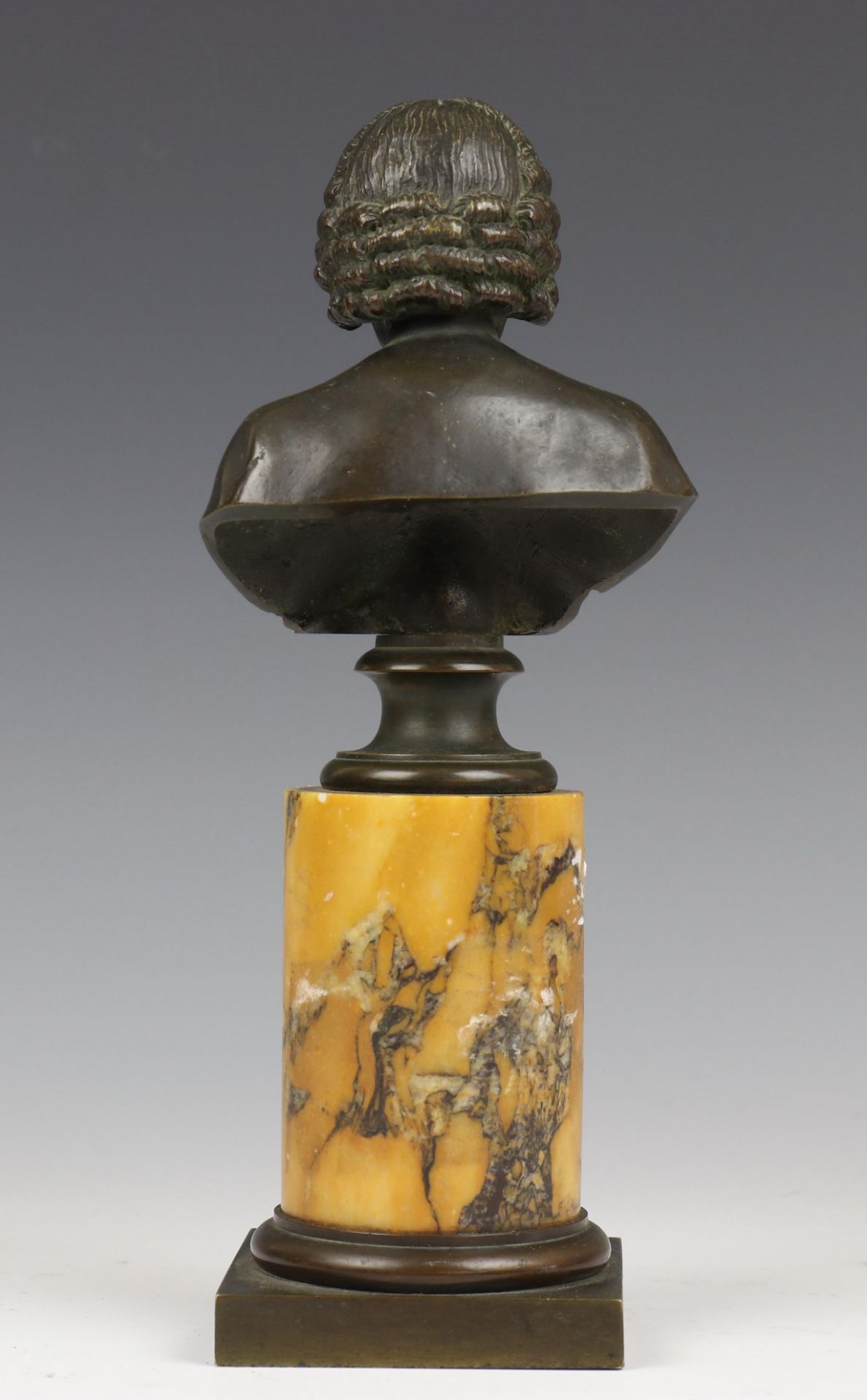 Frankrijk, een kleine groen gepatineerde bronzen buste van Rousseau, ca. 1820 - Image 2 of 6