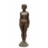 John Rädecker (1885-1956) bronzen sculptuur van een staand vrouwfiguur, model ca. 1950.